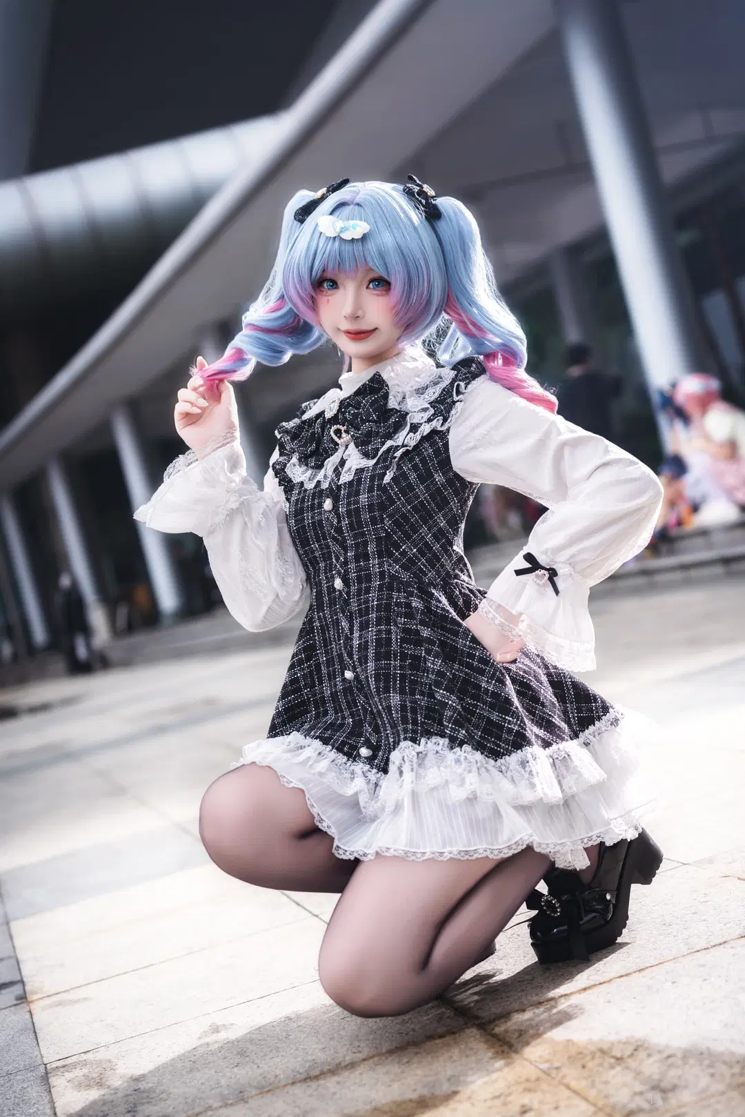 This Rabbit Hole Lace Outfit Paired with Black Tights Is Pure Perfection by -长生剑 - Image 4