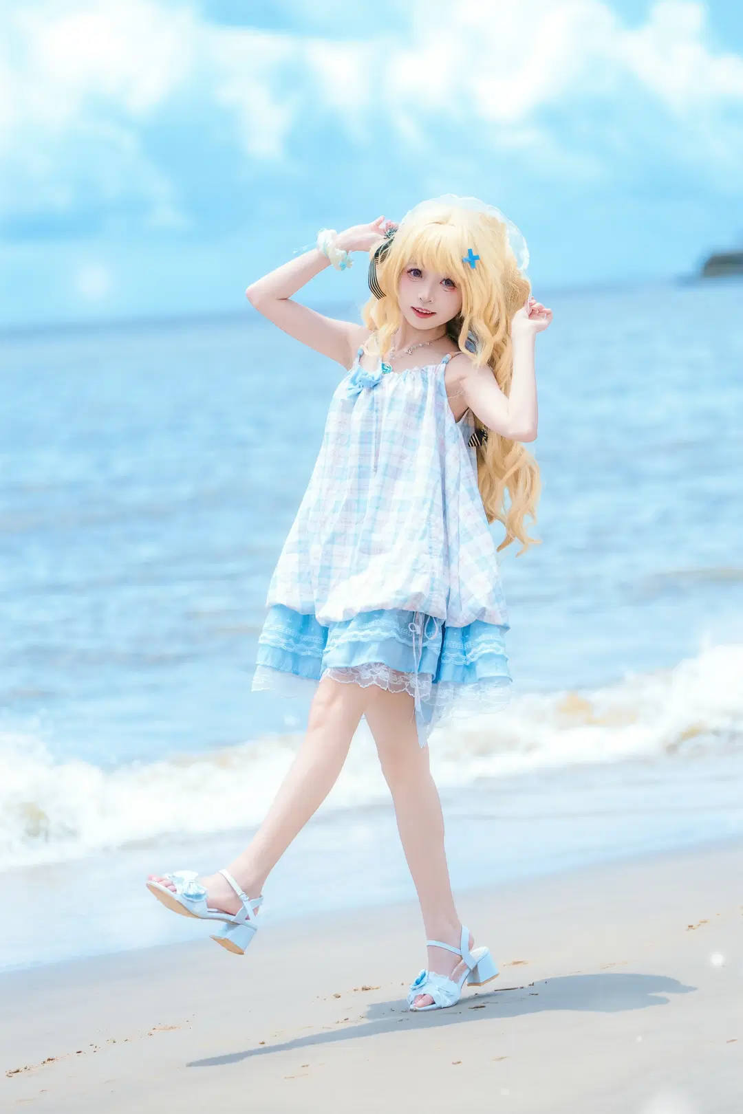 菲比cos, 鸣潮, 海边写真, 金发少女, 自搭分享