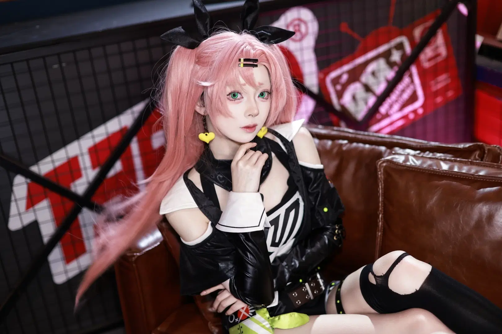 ゼンレスゾーンゼロ, にこ コスプレ, ピンクのツインテール, 邪兎屋, ゲームセンター写真