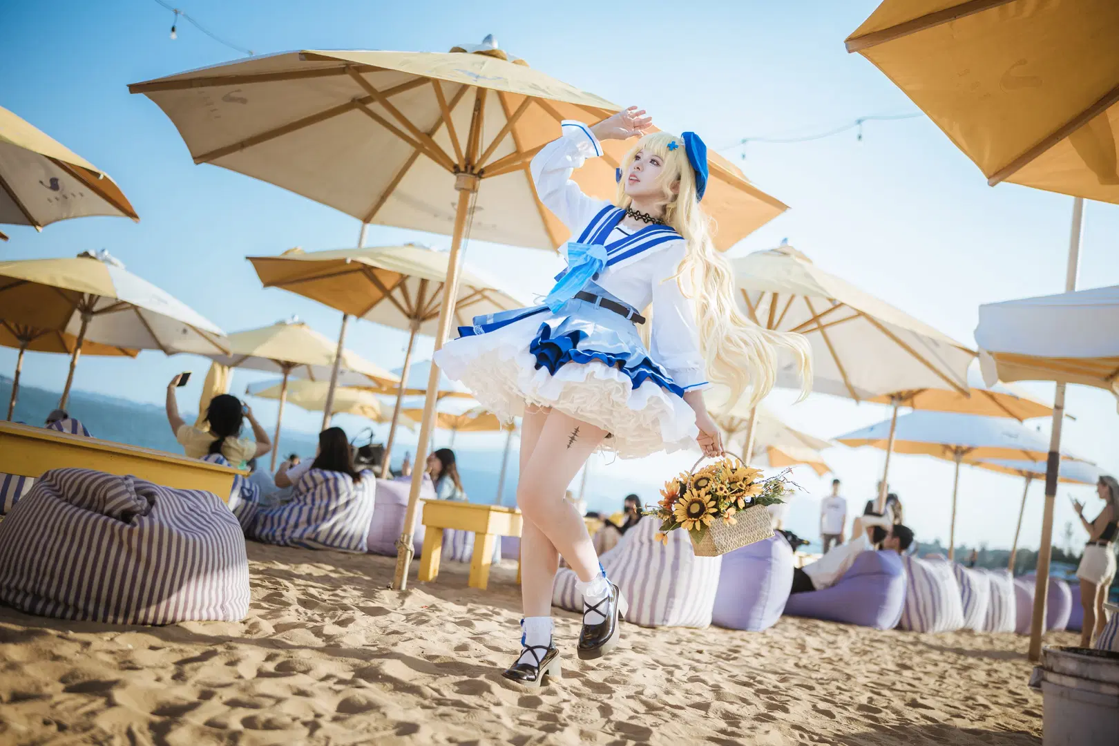 菲比cos, 鸣潮, 夏日写真, 海边cosplay, 水手风穿搭