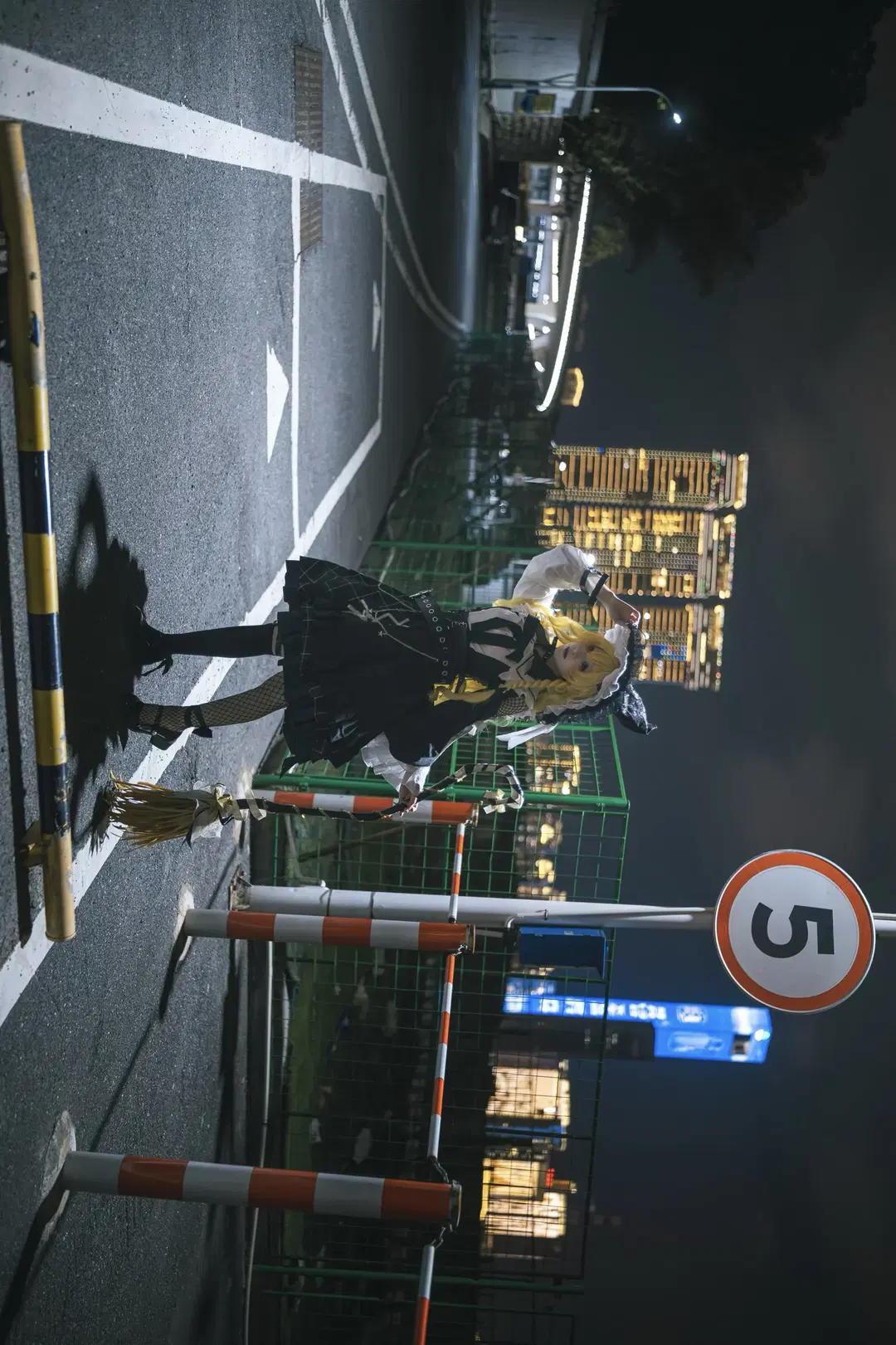 [Marisa cosplay] Touhou Project's Magician Under the Night Sky by 云间glow - Image 10