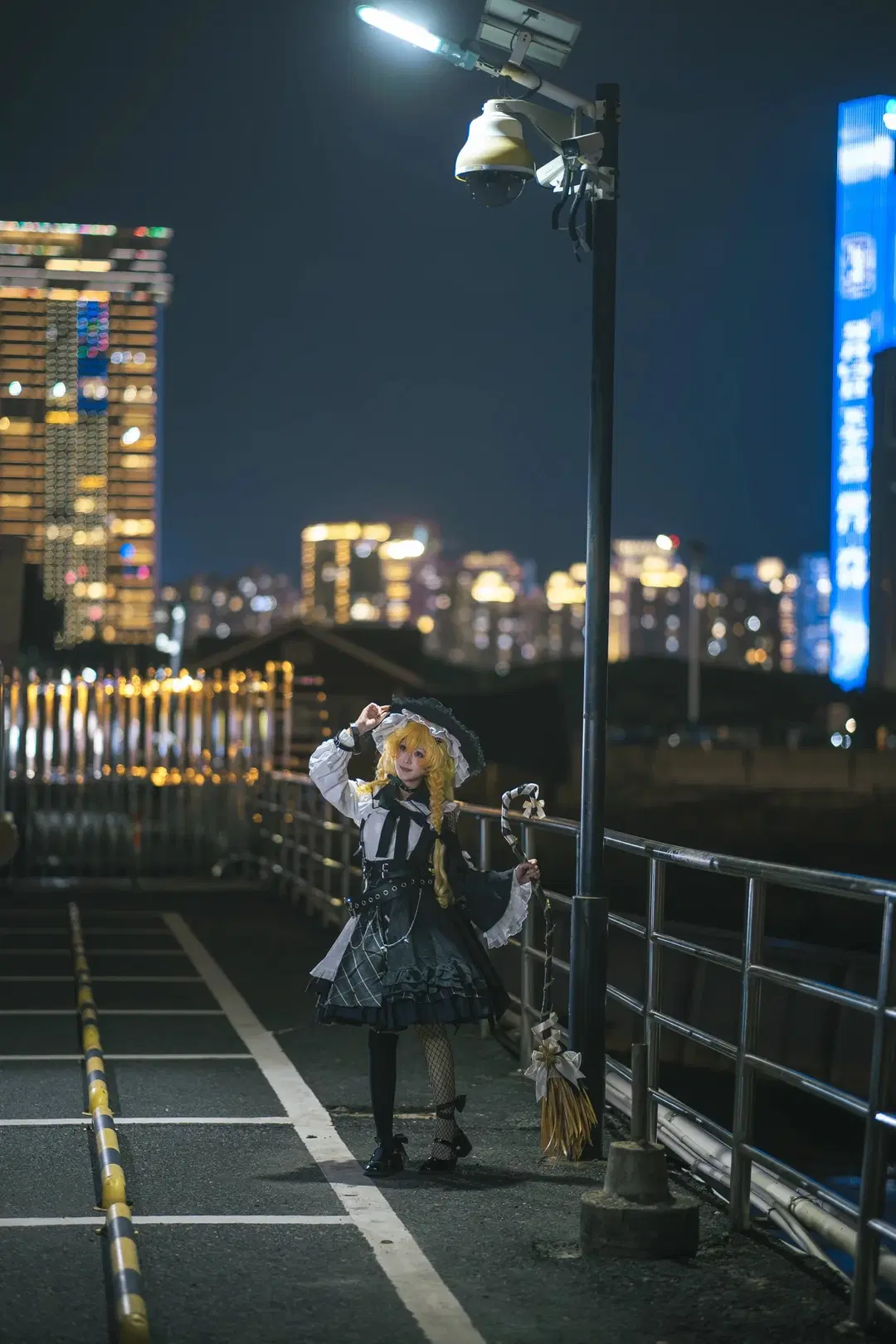 [Marisa cosplay] Touhou Project's Magician Under the Night Sky by 云间glow - Image 4