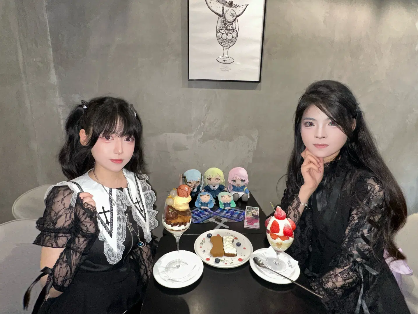 コスプレ, 二次元ファッション, 推し活の日常, ゴシックレース風, 香港のパフェ店