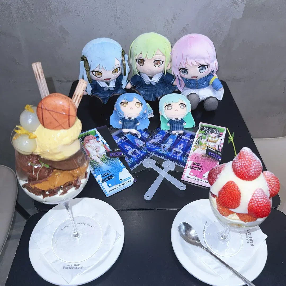 Visiting a Hong Kong Parfait Shop: This Gothic Lace Style Outfit Is So Photogenic by 一织犬 - Image 2