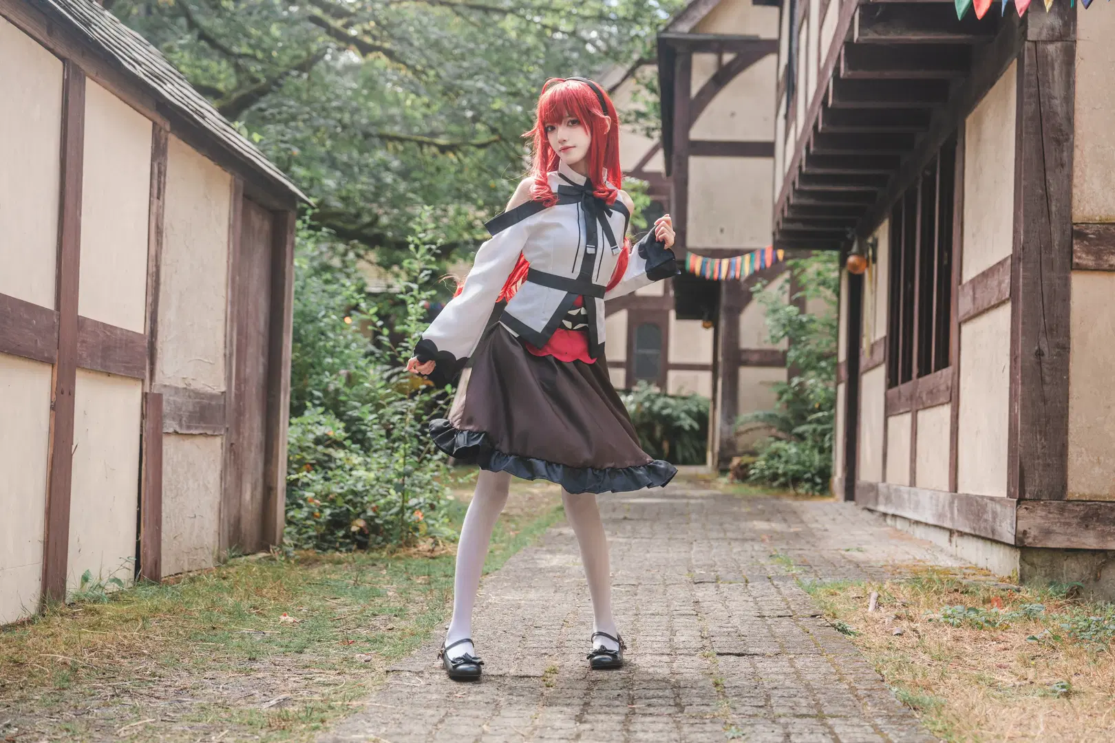 艾莉丝cos, 白丝, 无职转生, 红发cosplay, 欧式建筑摄影