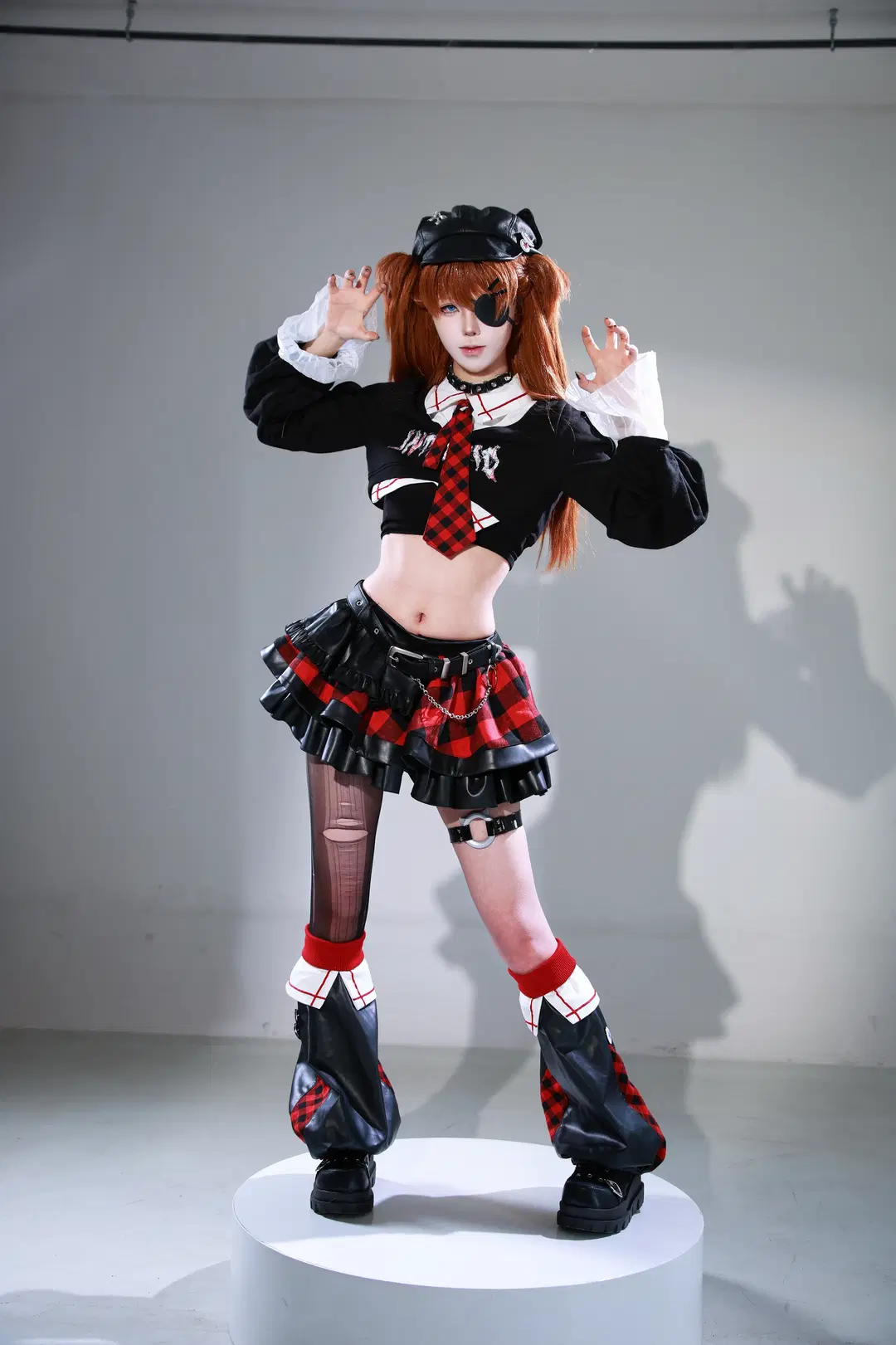 [Asuka Cosplay] Neon Genesis Evangelion White Studio Shoot: Classic Red and Black Style Reimagined by 果然 - Image 4