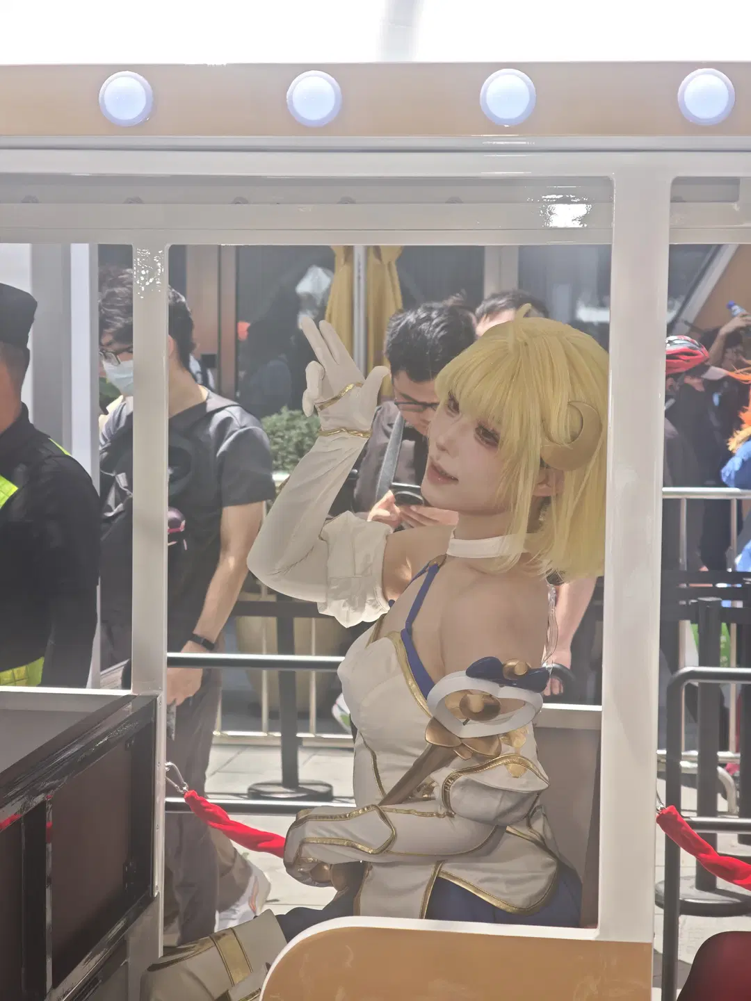 『Fate/Grand Order』10周年パレードフロート、ファー襟コート×赤いレギンスの装い記録 - 萌萌的亚古兽HANS - 4枚目