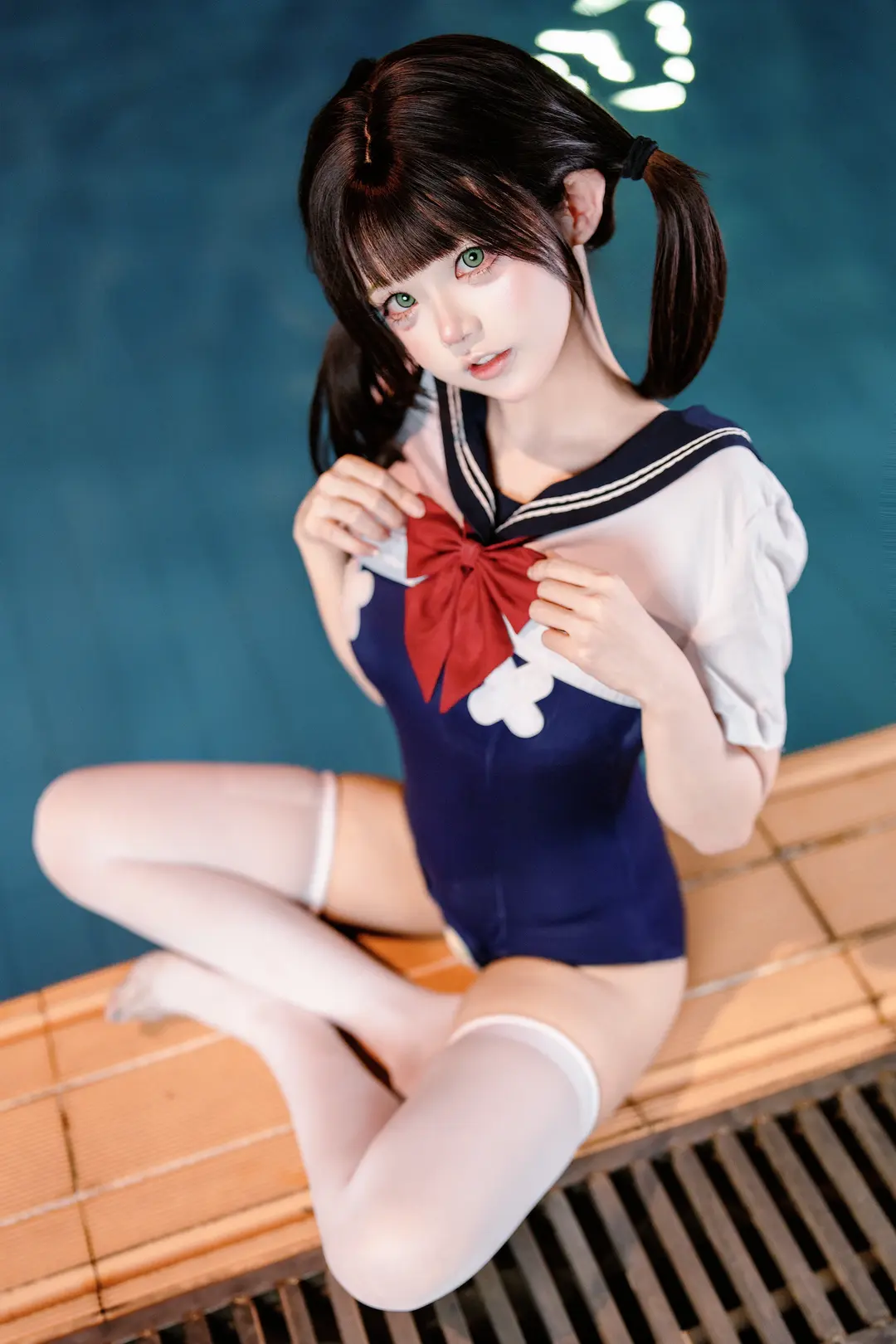 cosplay写真, 泳池拍照, 白色过膝袜, JK水手服, 夜泳水着 - 第2张