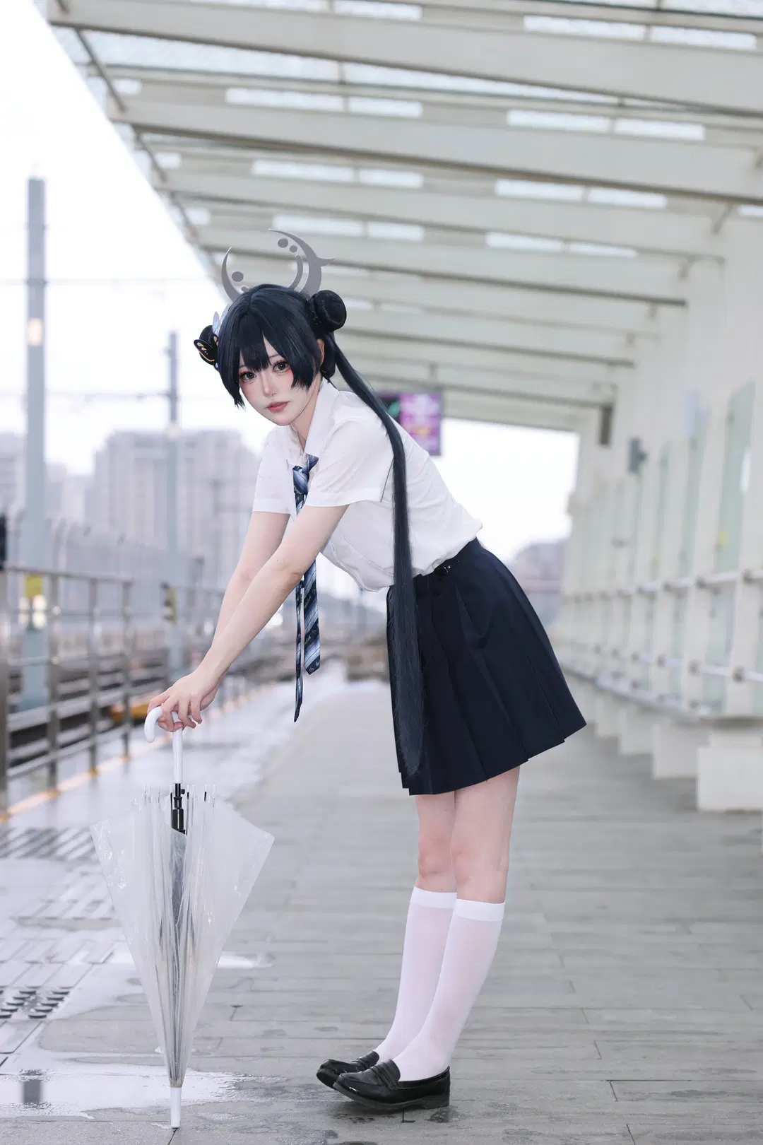 ブルーアーカイブ, キサキ コスプレ, JK制服, 白タイツコスプレ, 駅ホームのロケーション撮影