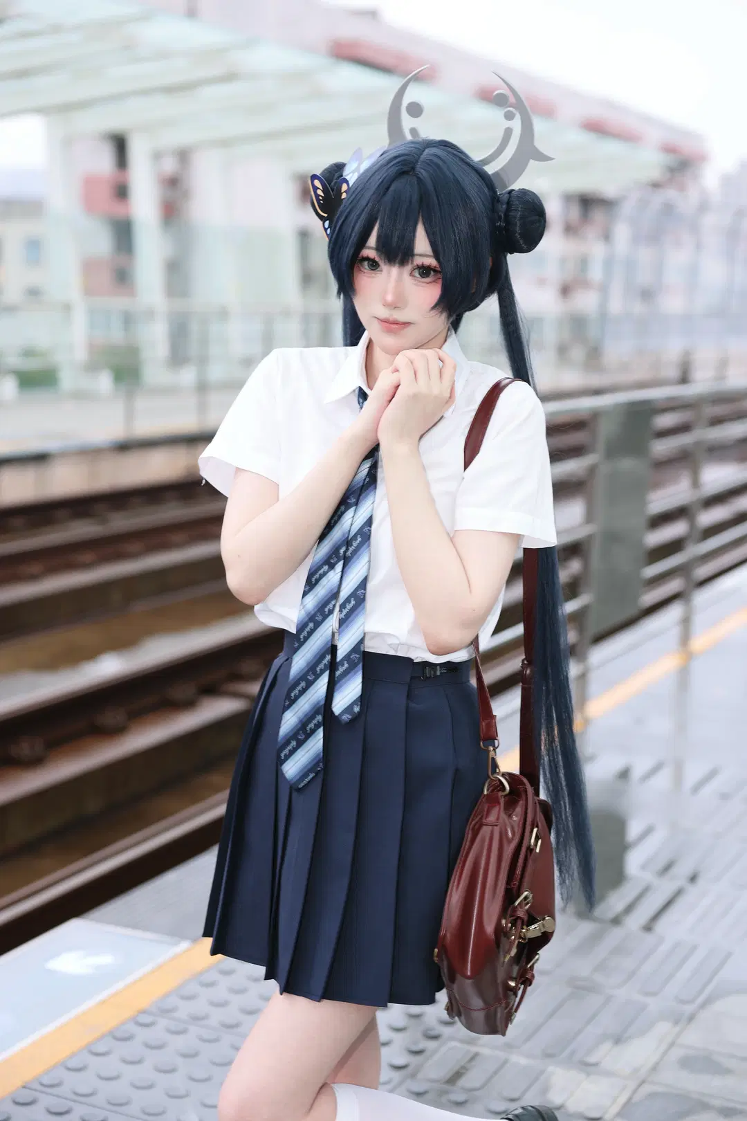 [Misaki cosplay] Blue Archive: Recreating the JK uniform on a Rainy Platform by 悲伤的肥牛卷 - Image 4