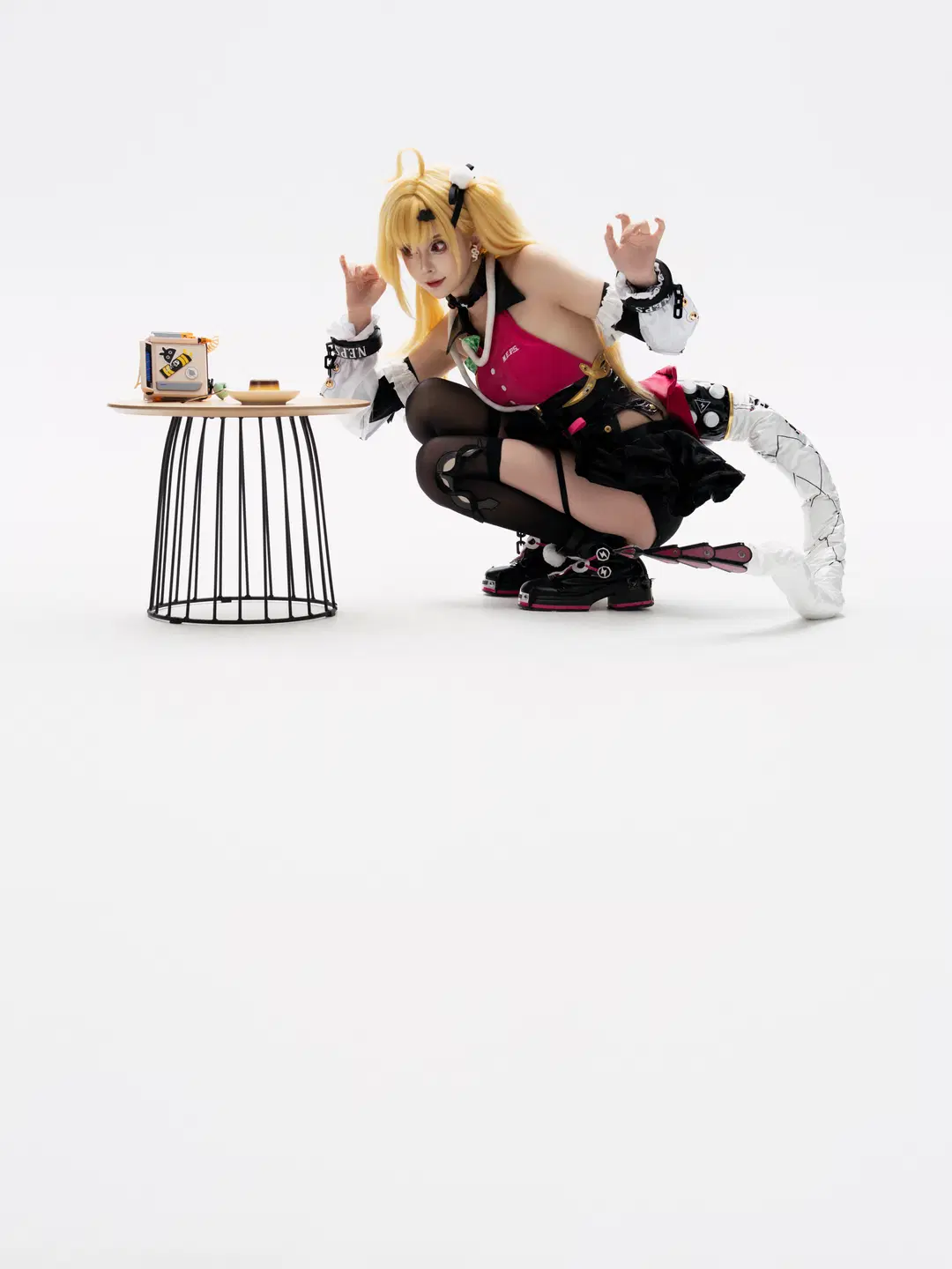 【Cissia Cosplay】A Refreshing Touch of Red and Black in Zenless Zone Zero by 看！好吃的！ - Image 2