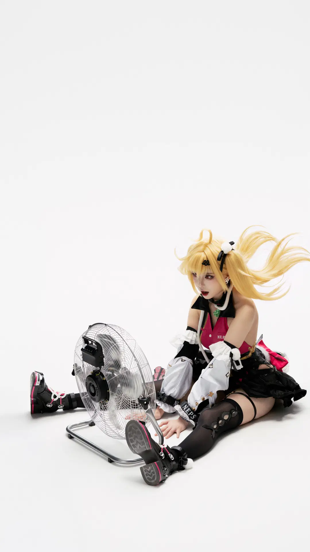 【Cissia Cosplay】A Refreshing Touch of Red and Black in Zenless Zone Zero by 看！好吃的！ - Image 3