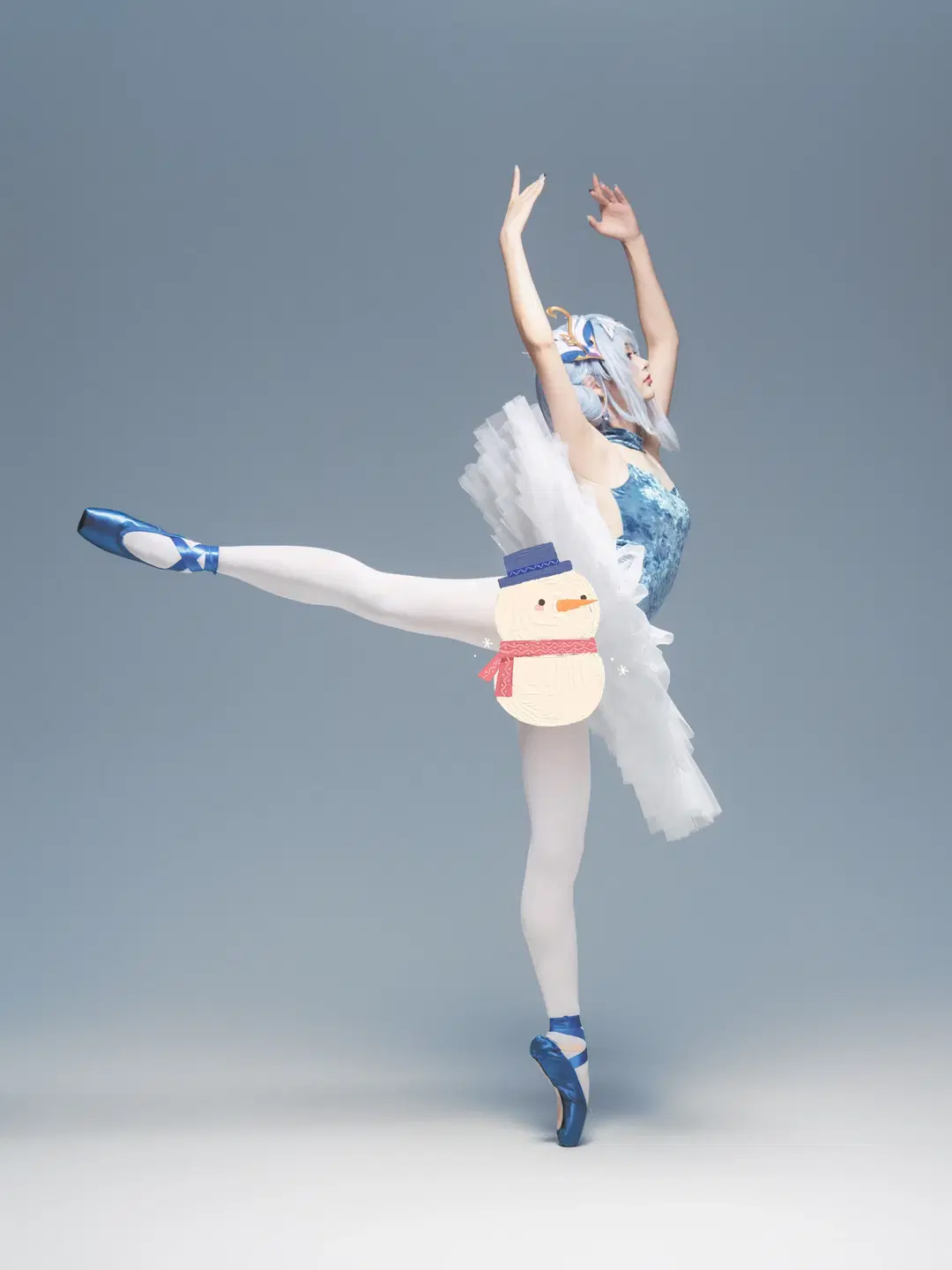 [Odette cosplay] Frost of Snezhnaya: Elegant Moments of Ballet Poise by 看！好吃的！ - Image 2