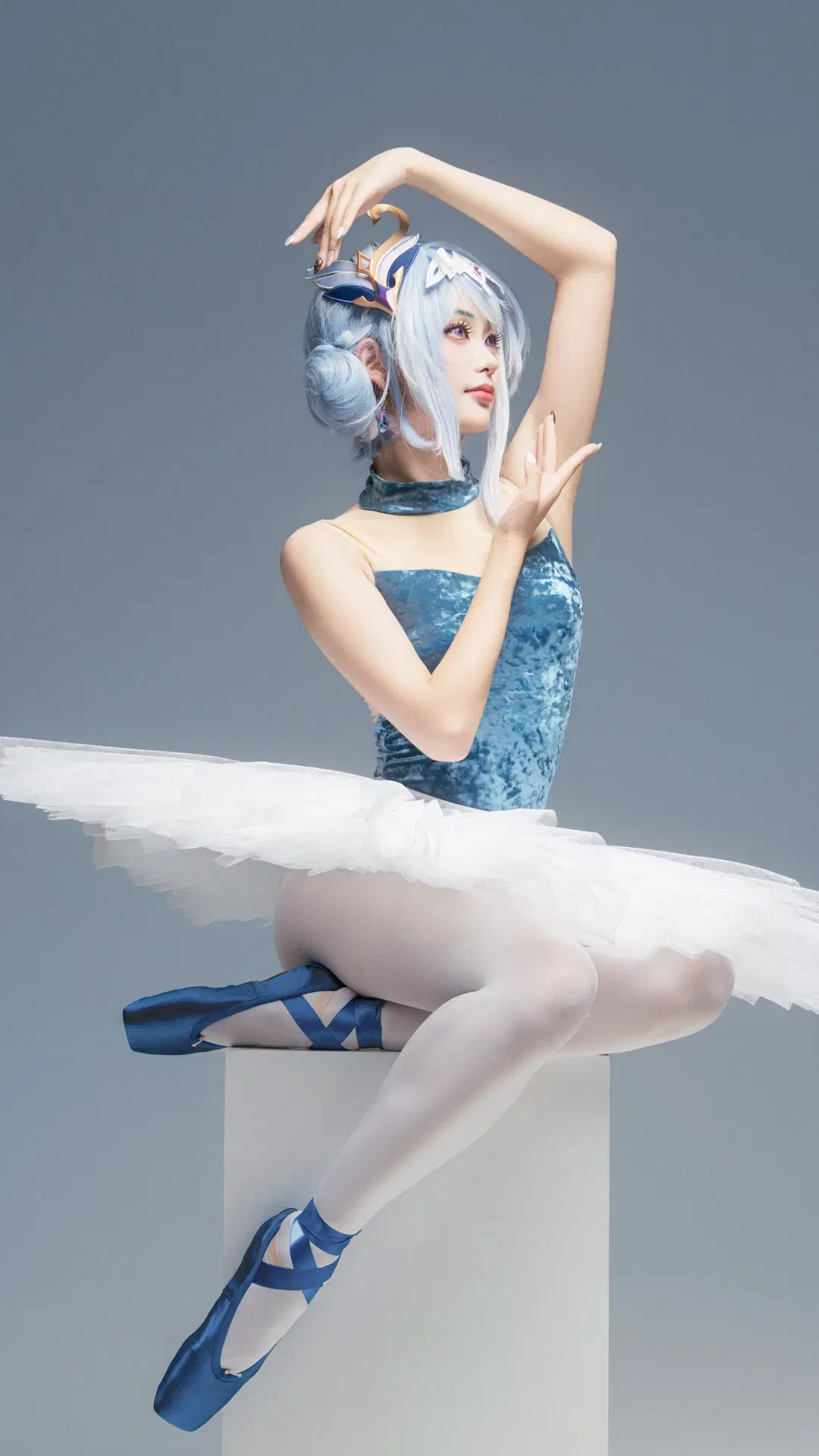 [Odette cosplay] Frost of Snezhnaya: Elegant Moments of Ballet Poise by 看！好吃的！ - Image 6