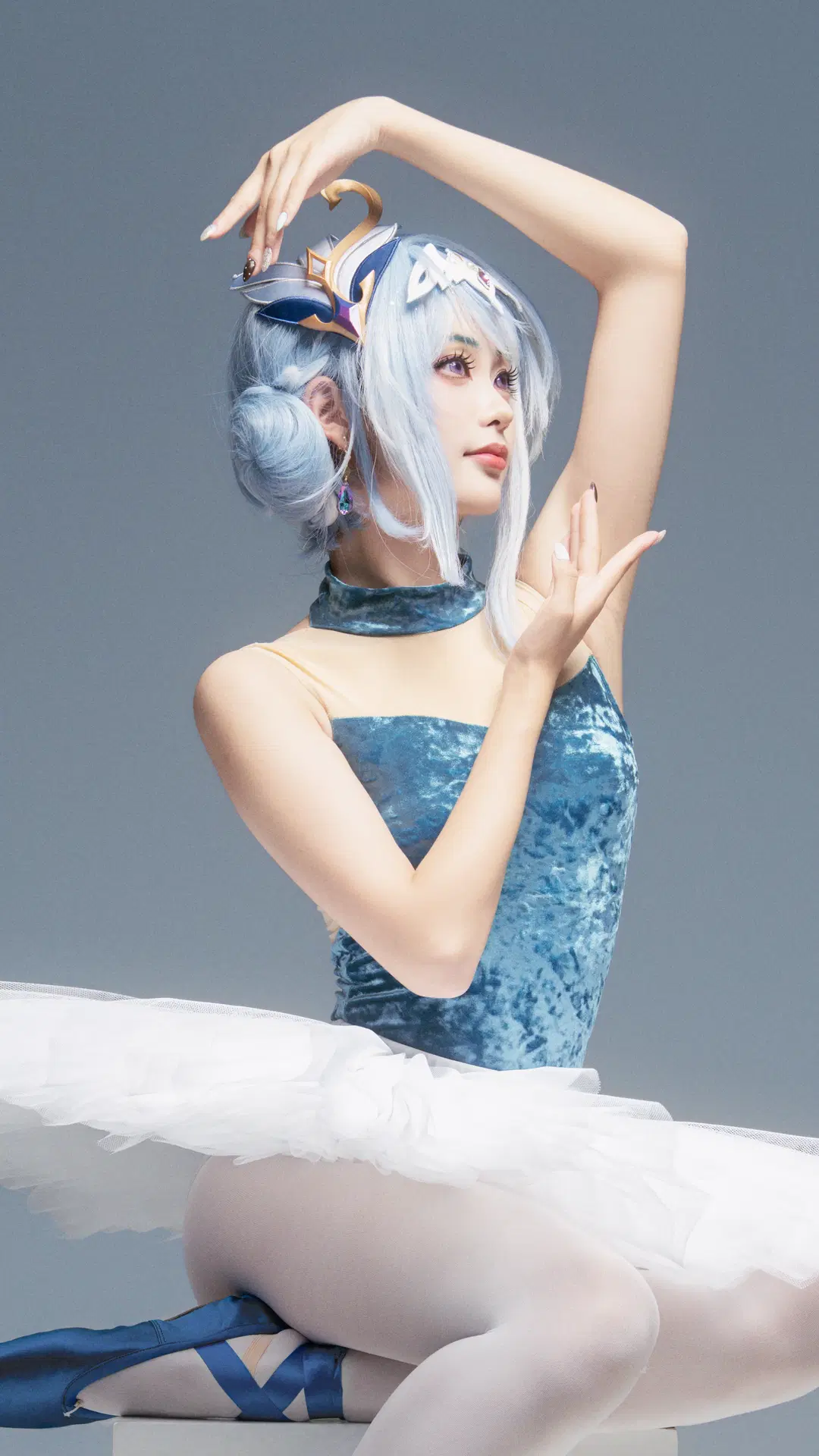 [Odette cosplay] Frost of Snezhnaya: Elegant Moments of Ballet Poise by 看！好吃的！ - Image 9