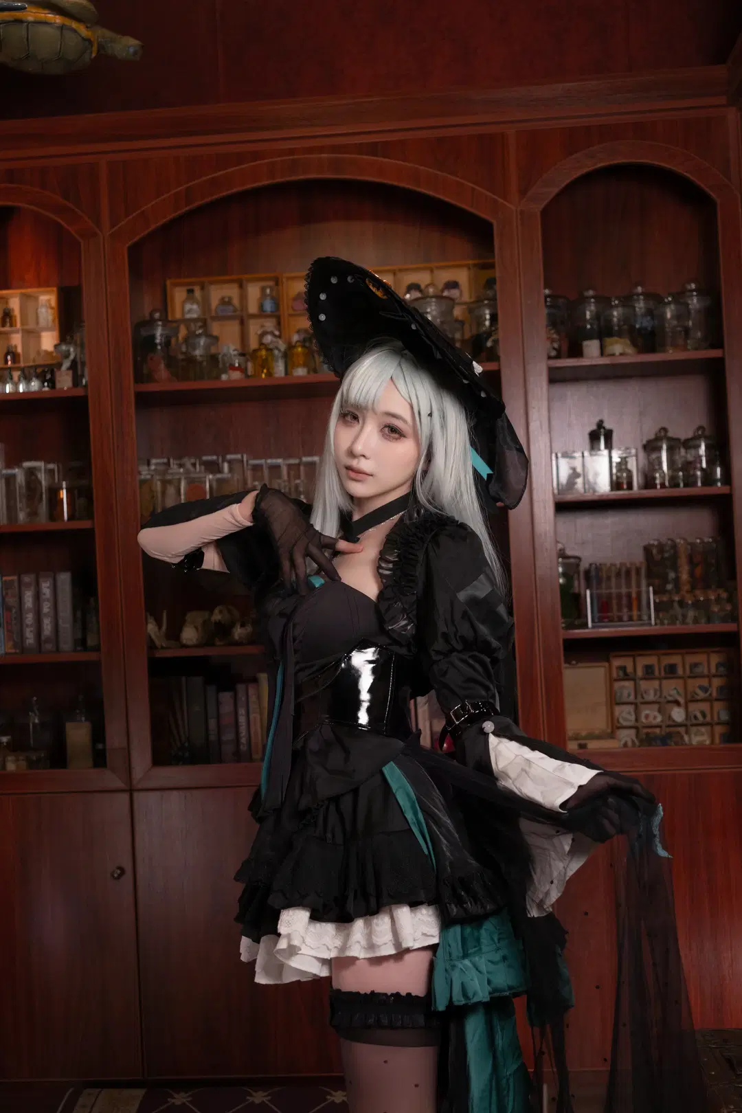 Arknights, Wakaba Mutsumi cosplay, Gothic style cosplay, Black tights outfit, Mujica