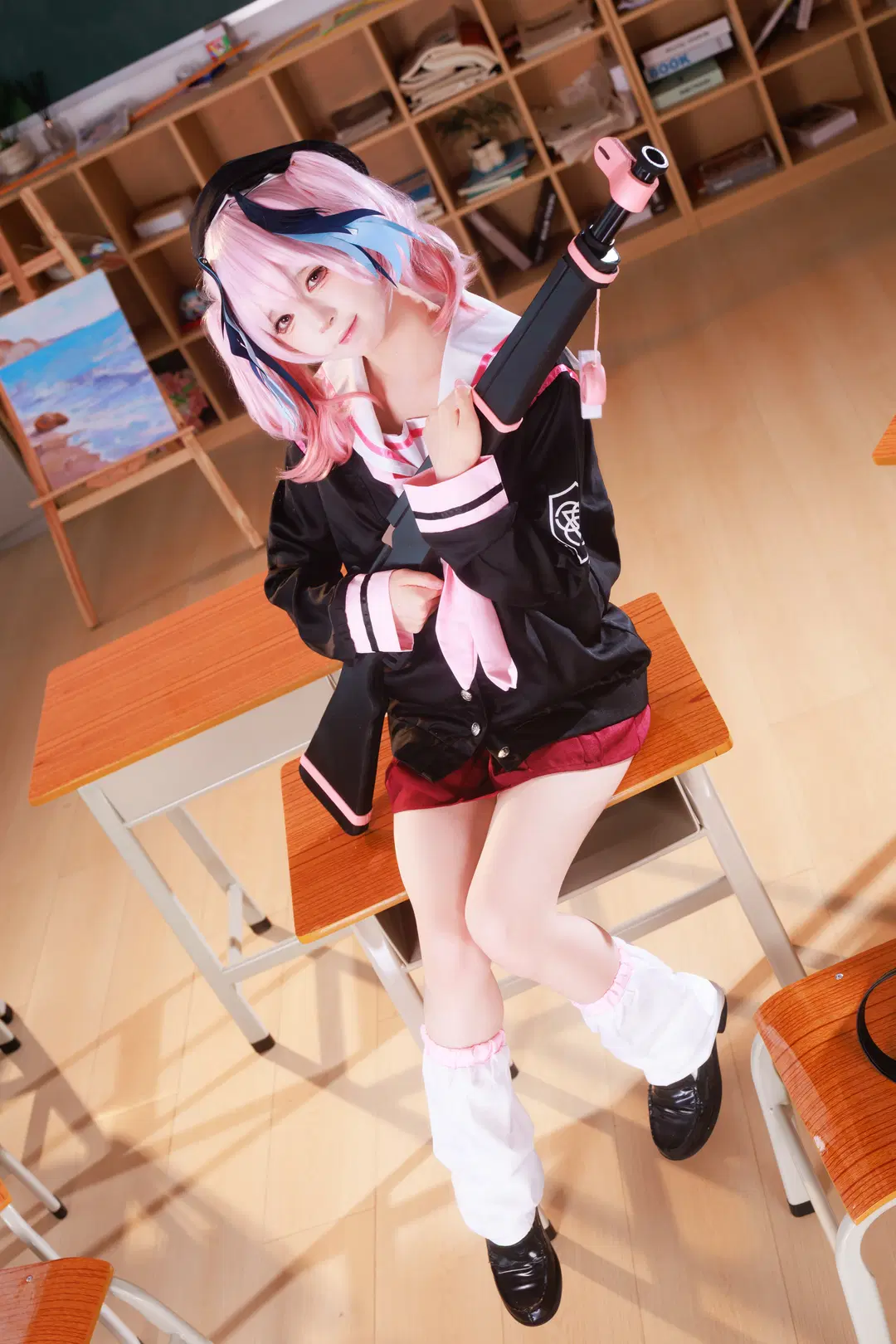 ブルーアーカイブ, 下江コハル コスプレ, 白ストッキング, セーラー服, 教室