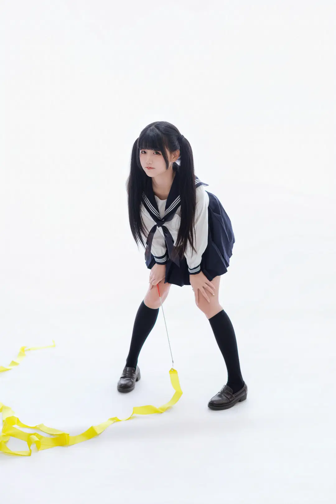 JK uniform white studio photography, movement breakdown of the gymnastics ribbon by 在线只有5分钟 - Image 2