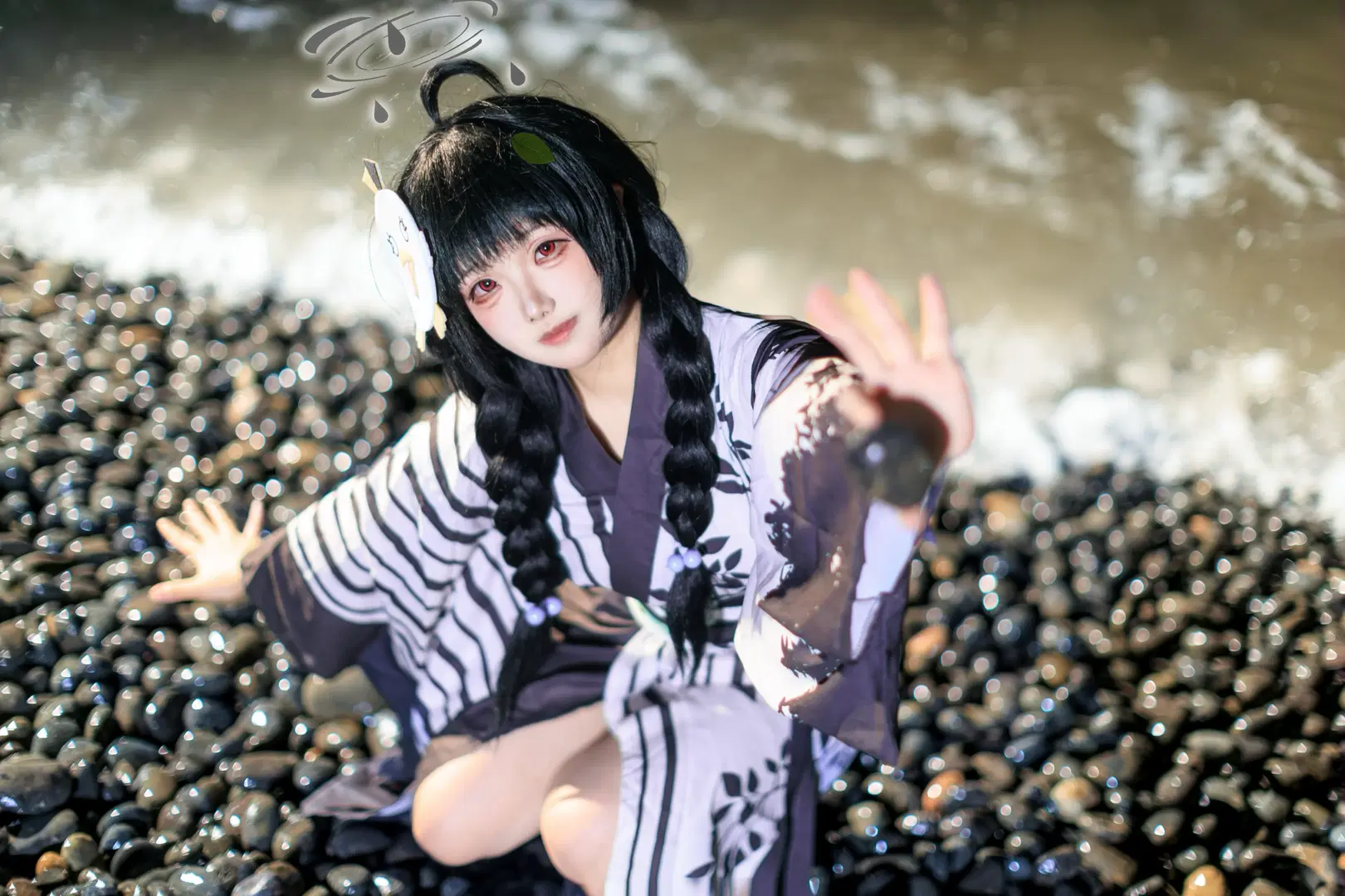 【霞泽美游cos】深夜河滩的浴衣写真与仙女棒 - 在线只有5分钟 - 第3张