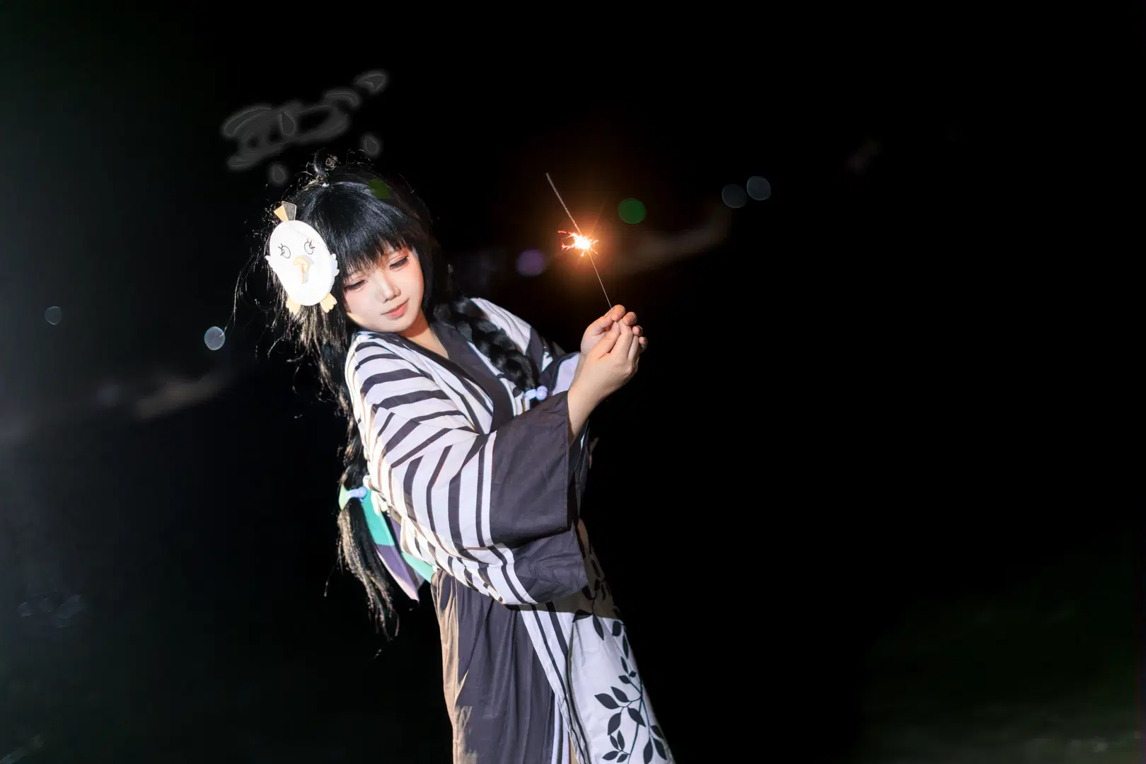 【霞泽美游cos】深夜河滩的浴衣写真与仙女棒 - 在线只有5分钟 - 第5张