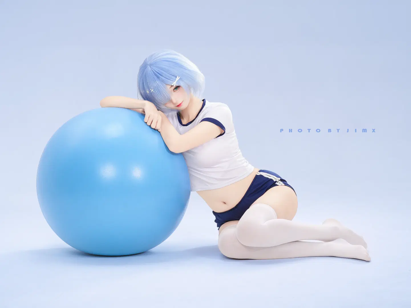 【雷姆cos】白棚排球服，蓝色冷调下的手办质感人像 - 猫活150 - 第2张