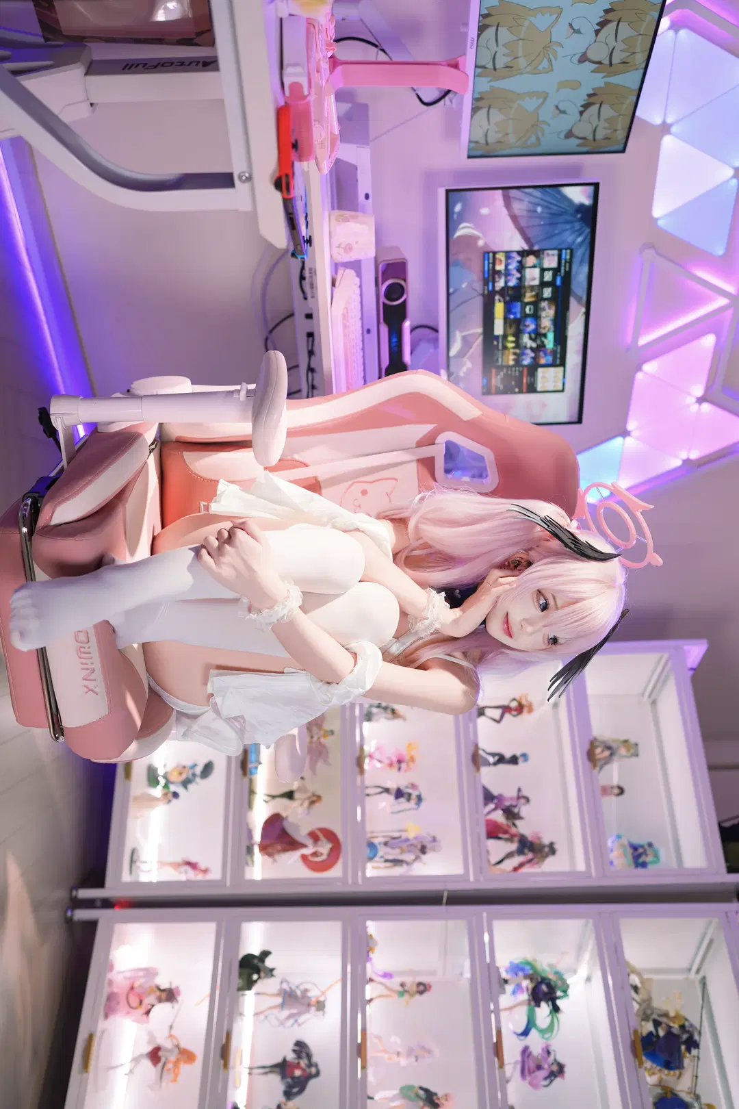 [Shimoe Koharu cosplay] Blue Archive Routine in a Pink Gaming Room by 猫活150 - Image 2