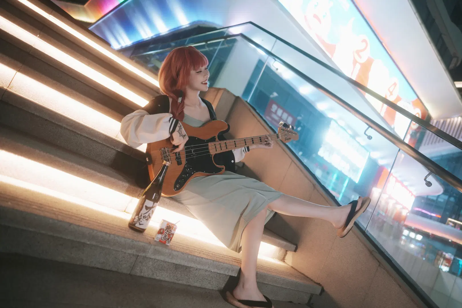 【广井菊里cos】梅州街头夜色下的电贝斯与酒 - 鱼遇雨欲与雨语 - 第8张