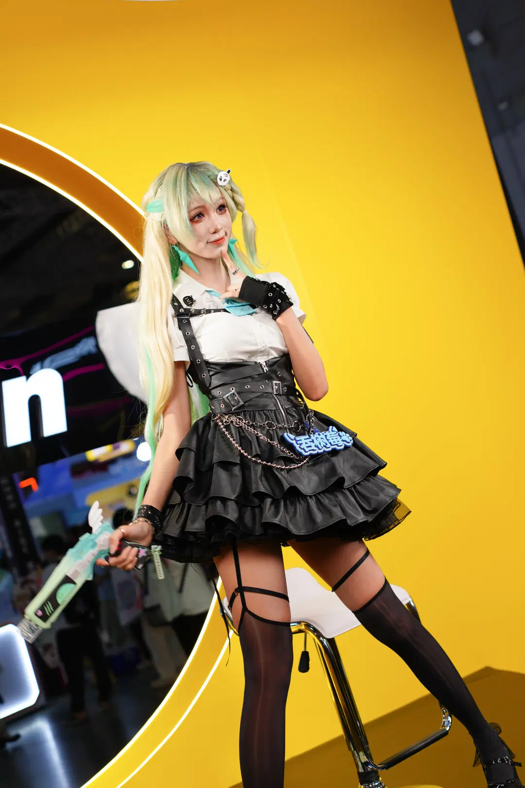 [Lynae cosplay] Wuthering Waves Bilibili World: This Leather Skirt & Black Stockings Look Is So Badass by 雷霆大屑绒 - Image 5