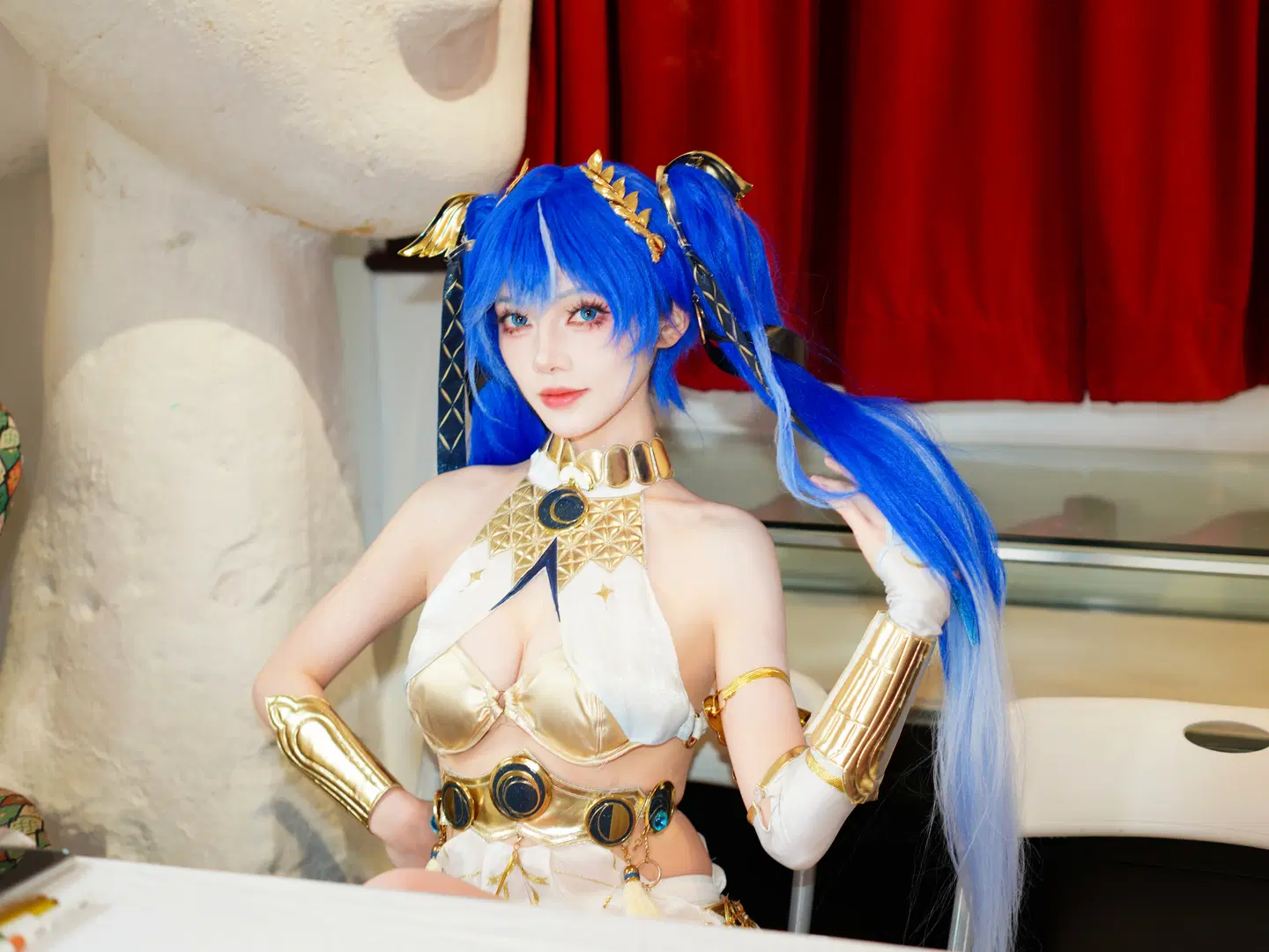 【ユーノ コスプレ】『鳴潮』神託の乙女ユーノ、青髪ツインテールの華麗な撮影記録 - 雷霆大屑绒 - 2枚目