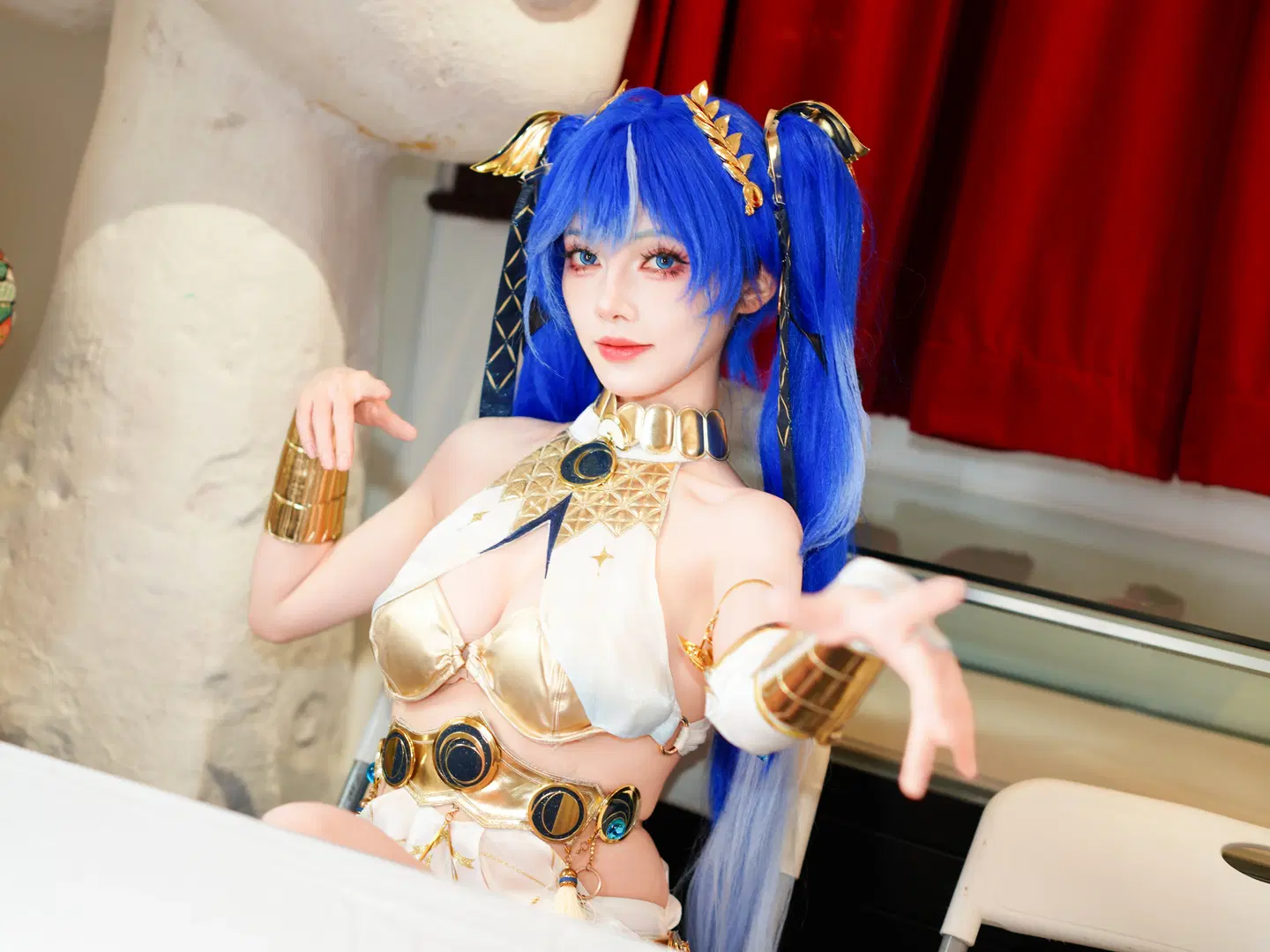 【ユーノ コスプレ】『鳴潮』神託の乙女ユーノ、青髪ツインテールの華麗な撮影記録 - 雷霆大屑绒 - 4枚目