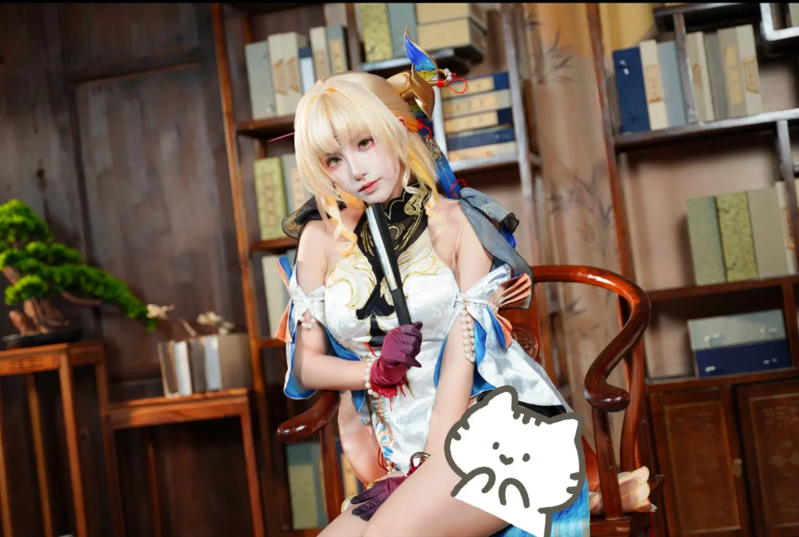 【穂穂コスプレ】『鳴潮』中国風の折り扇とほろ酔いメイクが紡ぐ幻想美 - 雷霆大屑绒 - 3枚目