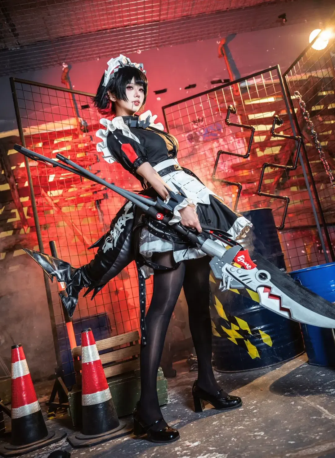 【エレン・ジョー コスプレ】『ゼンレスゾーンゼロ』サメ娘、ミリタリー風スタジオで魅せる黒ストッキングと大太刀 - 北京摄影-卡尔 - 3枚目