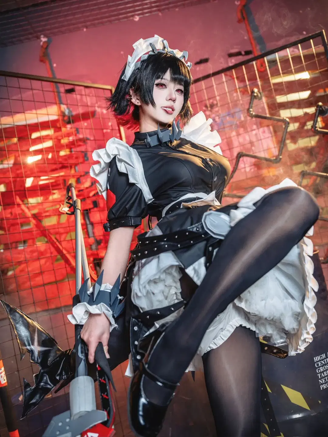 ゼンレスゾーンゼロ, コスプレ撮影, 黒ストッキング, エレン・ジョー コスプレ, ミリタリー風スタジオ