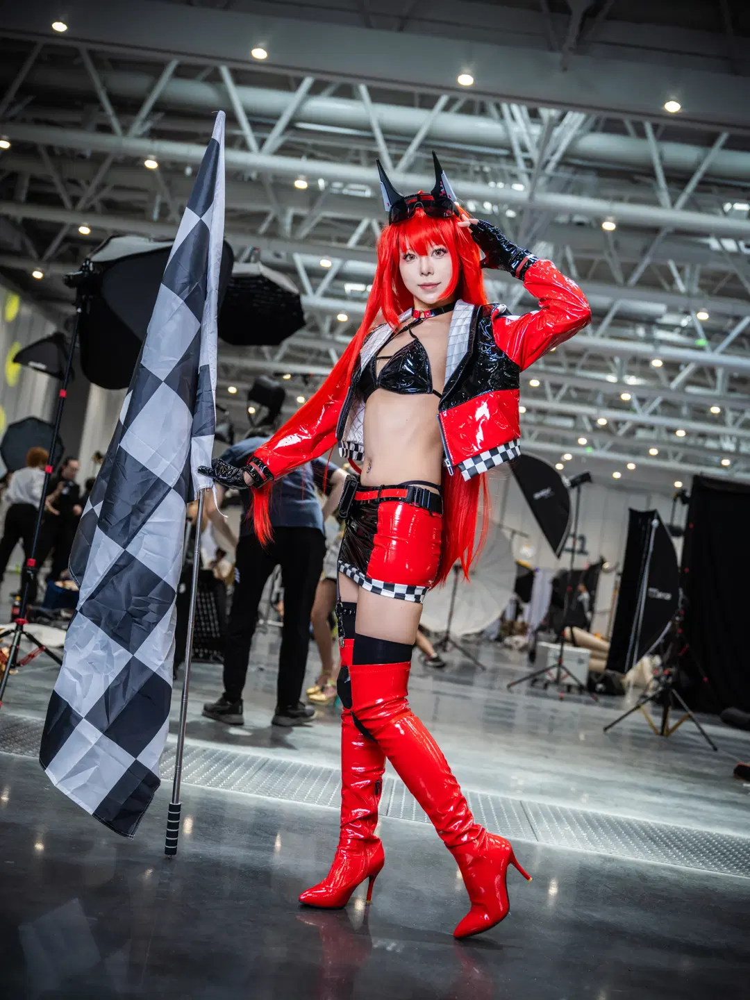【小红帽cos】胜利女神赛车造型，红黑亮面元素太出片了 - 北京摄影-卡尔 - 第2张