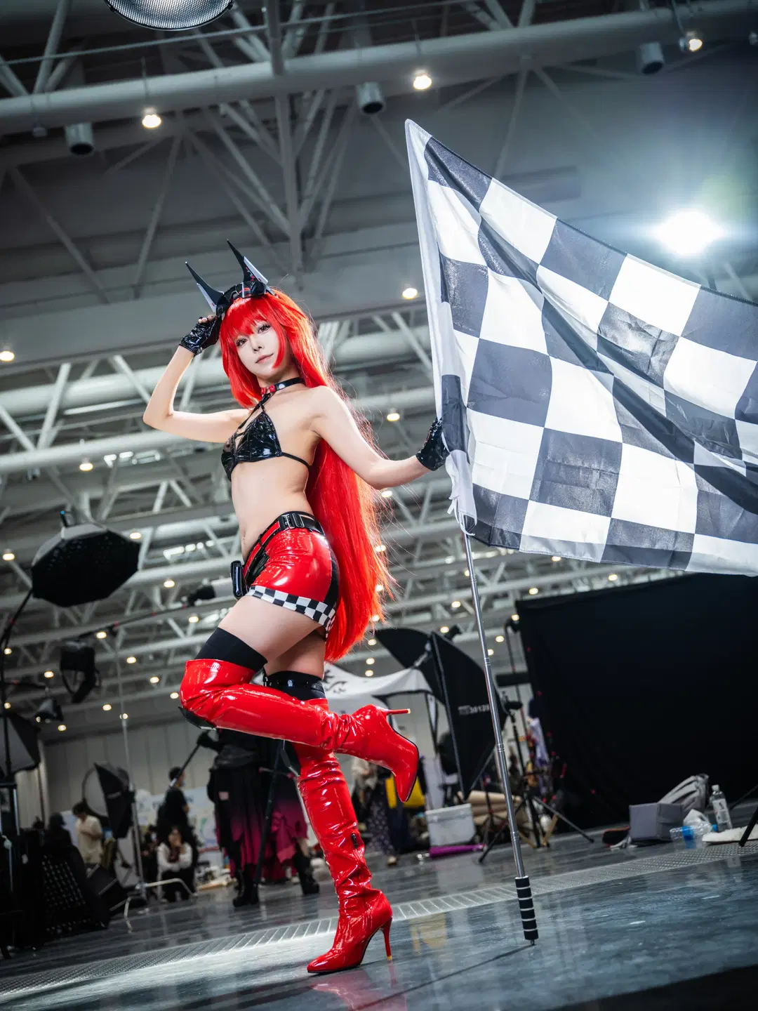 【小红帽cos】胜利女神赛车造型，红黑亮面元素太出片了 - 北京摄影-卡尔 - 第4张