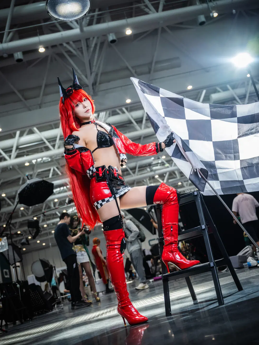 【小红帽cos】胜利女神赛车造型，红黑亮面元素太出片了 - 北京摄影-卡尔 - 第5张
