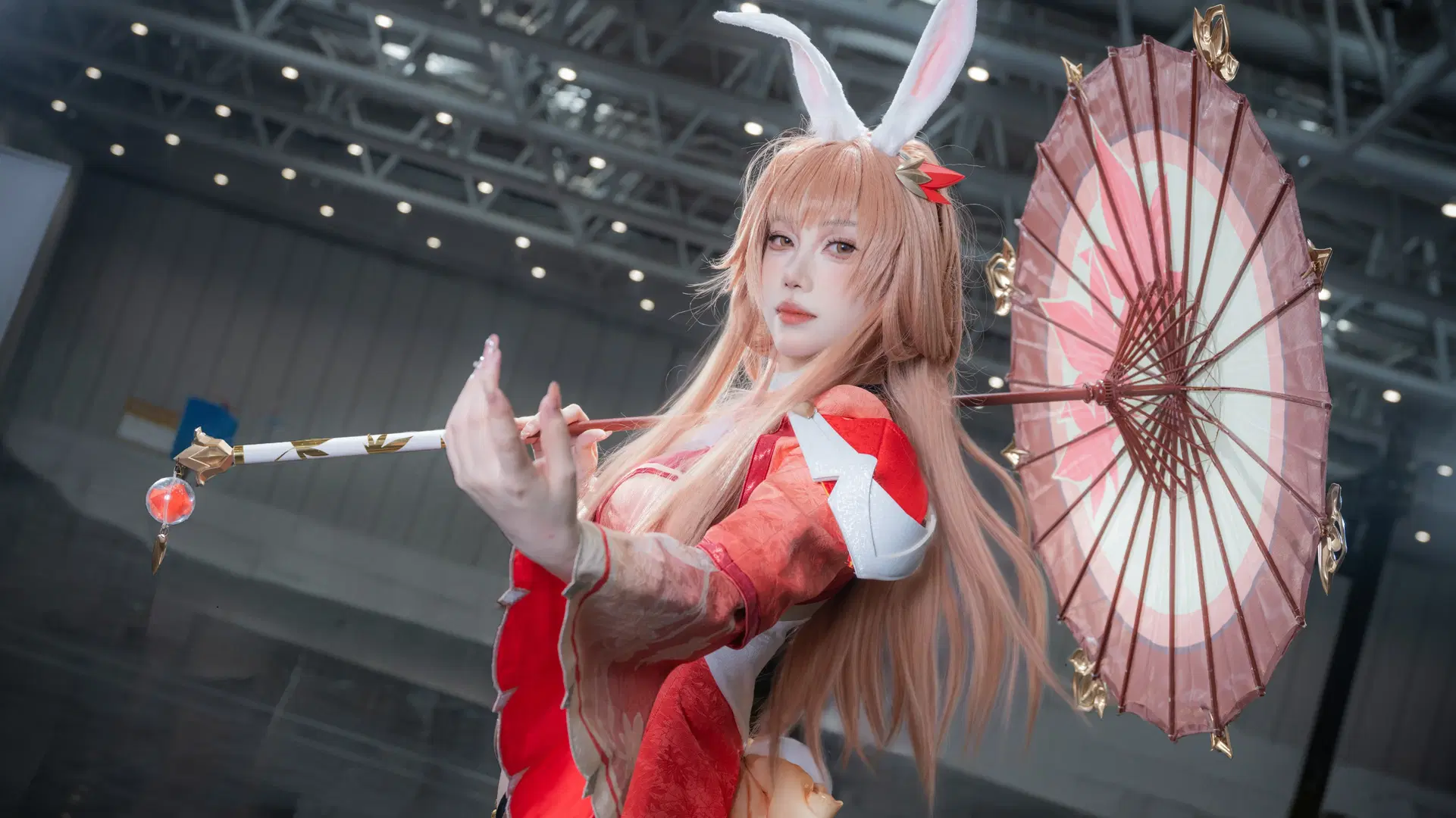 【Gongsun Li Cosplay】The Bunny-Eared Maiden Under the Red Umbrella from Honor of Kings: Sharing July 19 IDO Convention Photos by 北京摄影-卡尔 - Image 3