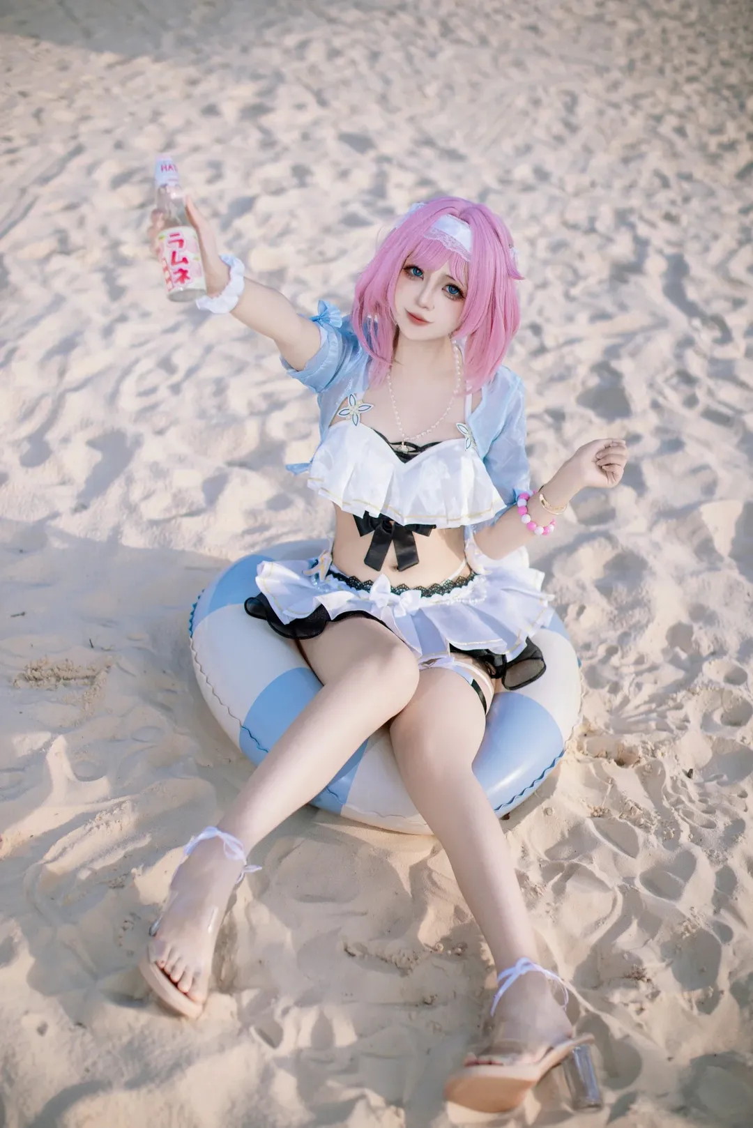 爱莉希雅cos, cosplay, 夏日摄影, 粉发美瞳, 沙滩写真 - 第2张