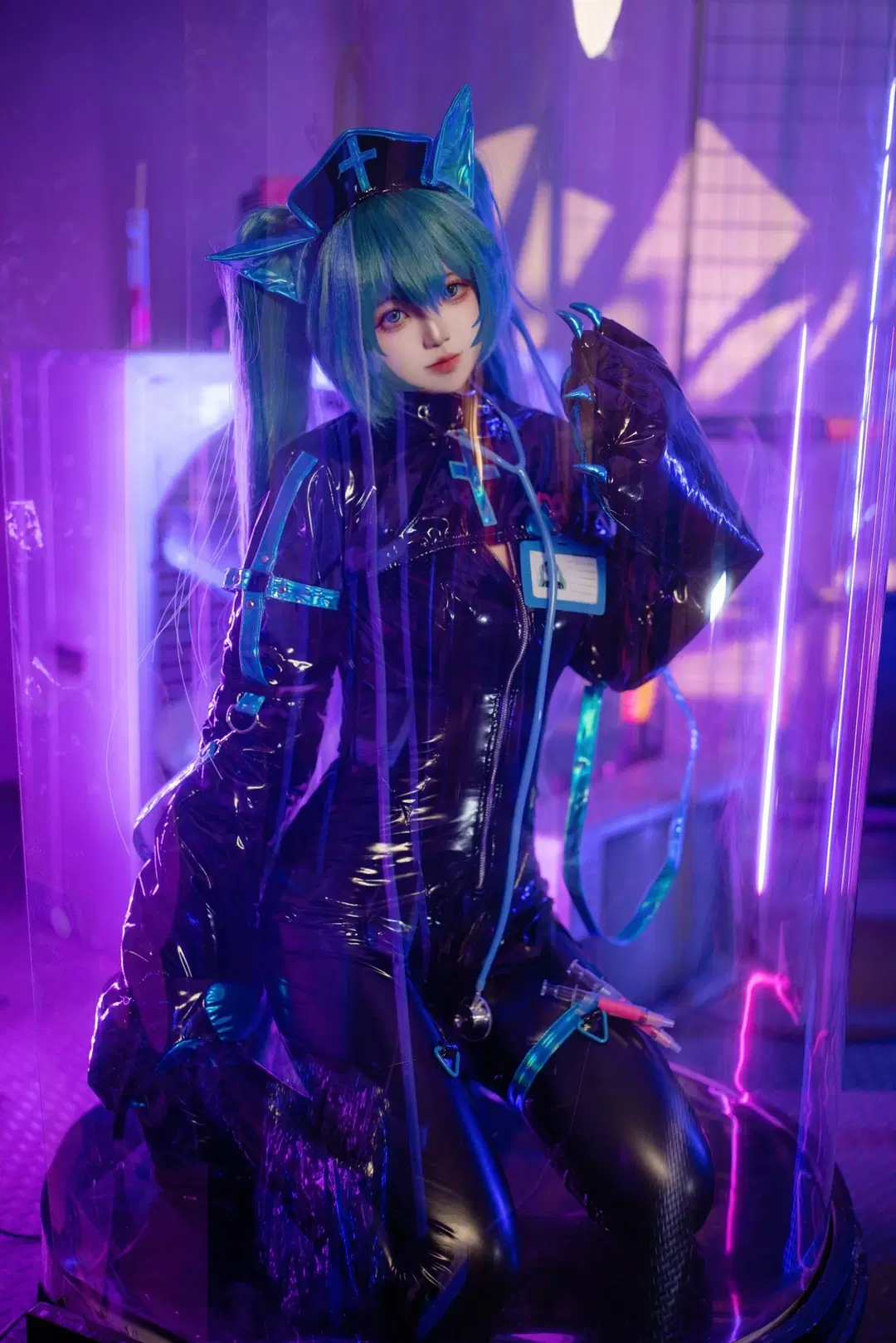 【初音未來cos】賽博朋克護士的秘密診療室 - 是一只小鱼北 - 第2張