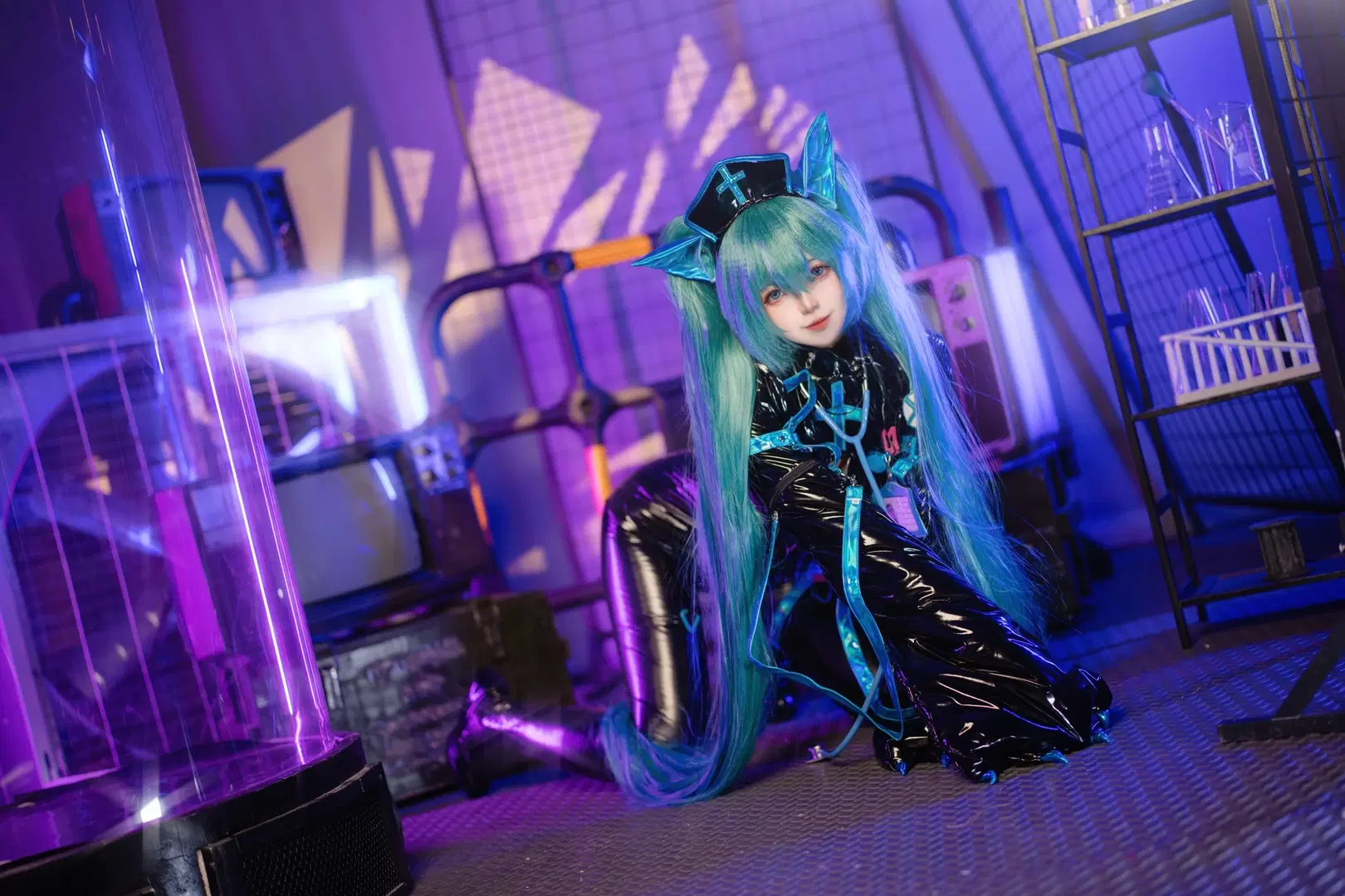 【初音未來cos】賽博朋克護士的秘密診療室 - 是一只小鱼北 - 第3張