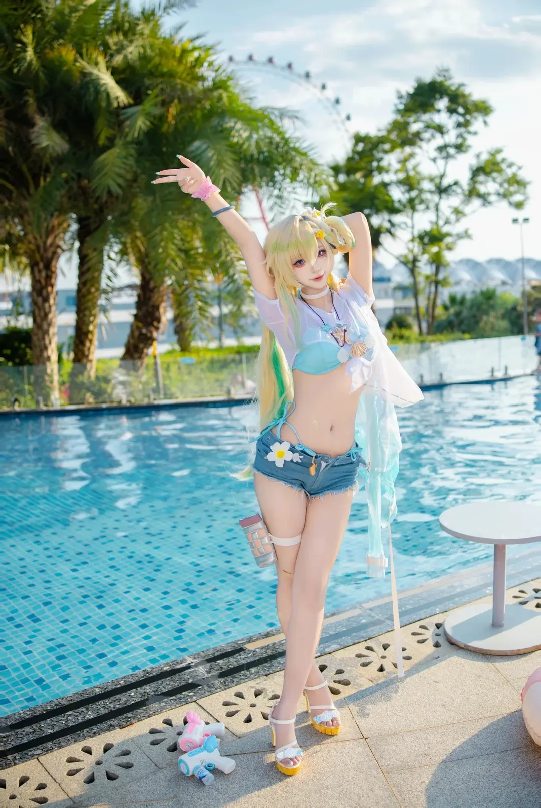 琳奈cos, 夏日穿搭, 女coser, 比基尼, 泳池cos - 第1張