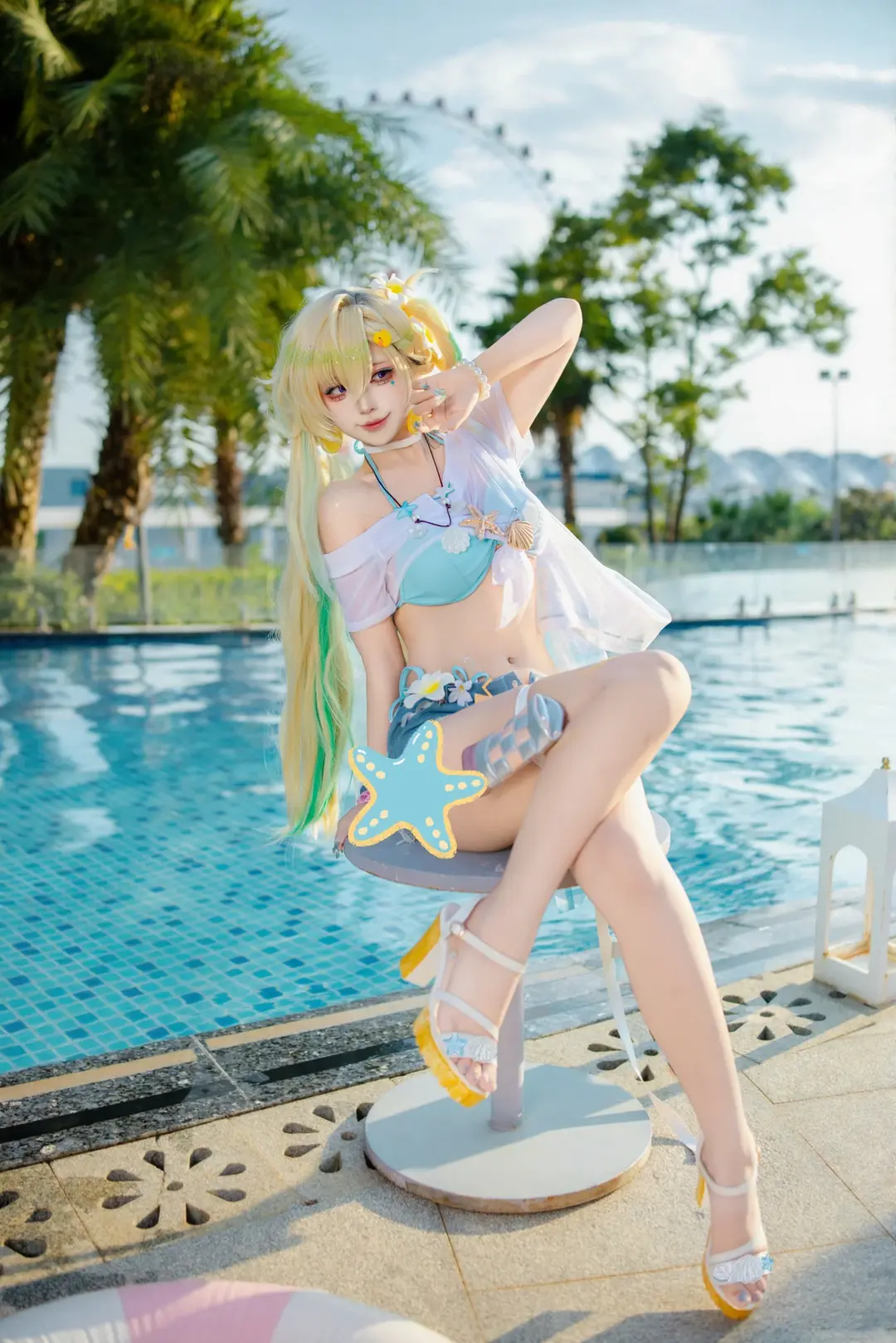 琳奈cos, 夏日穿搭, 女coser, 比基尼, 泳池cos