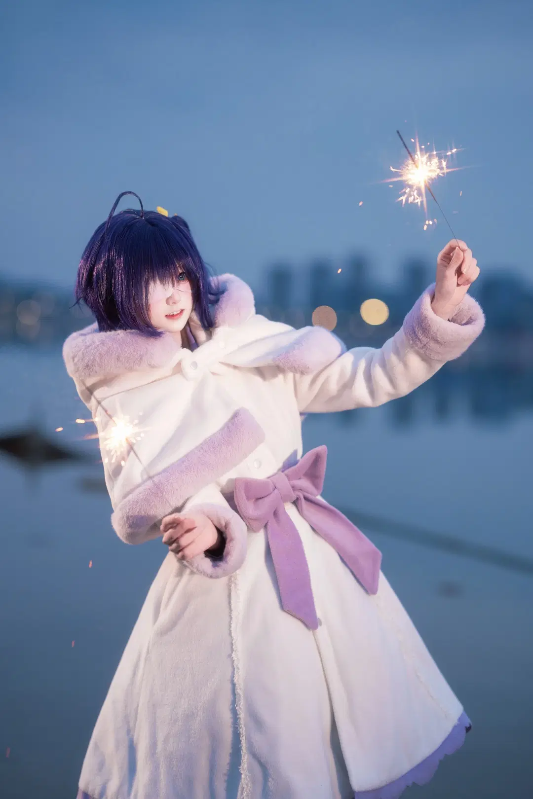 小鸟游六花cos 冬夜水边的仙女棒时刻 - 半糖织雪 - 第2张
