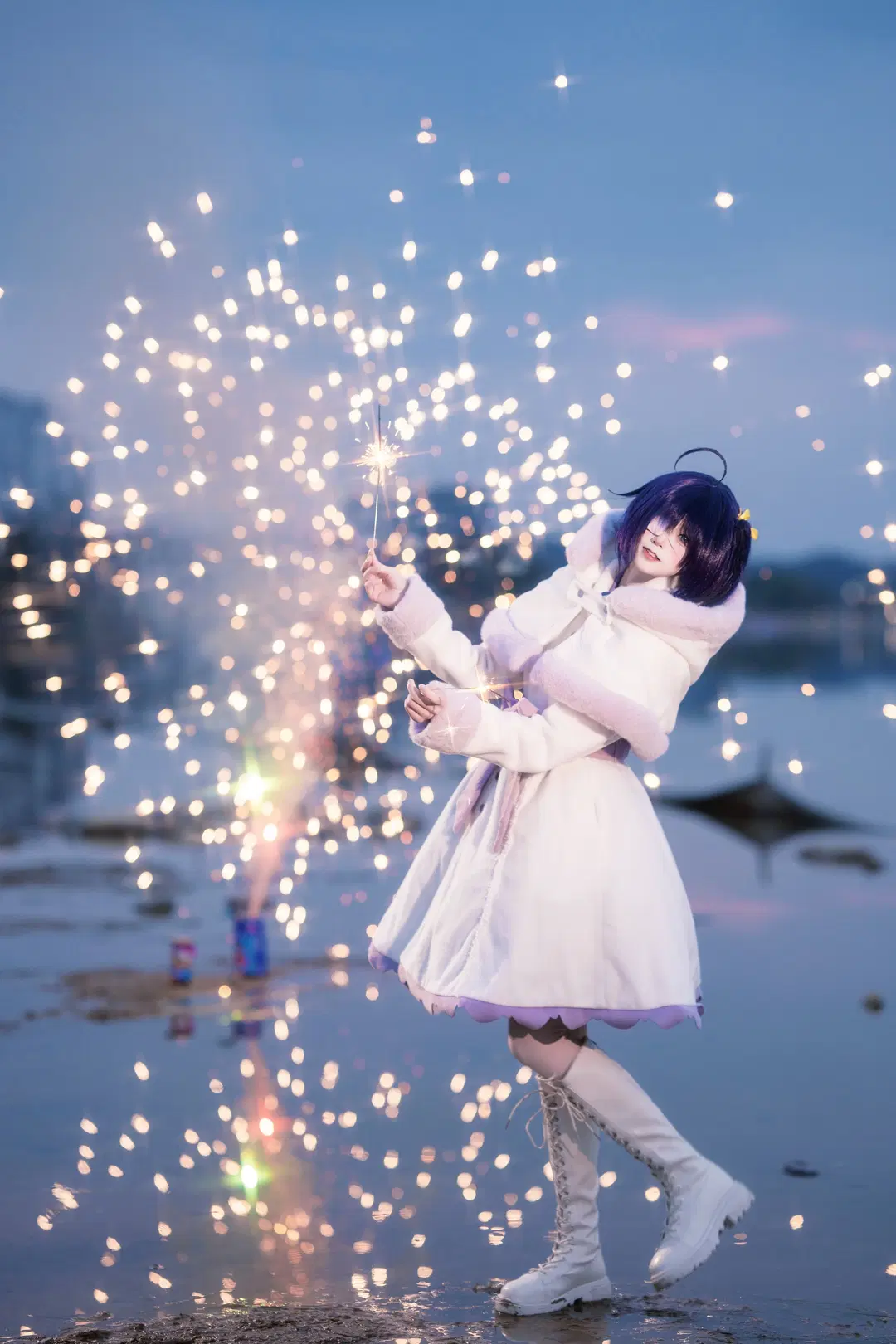 小鸟游六花cos 冬夜水边的仙女棒时刻 - 半糖织雪 - 第3张