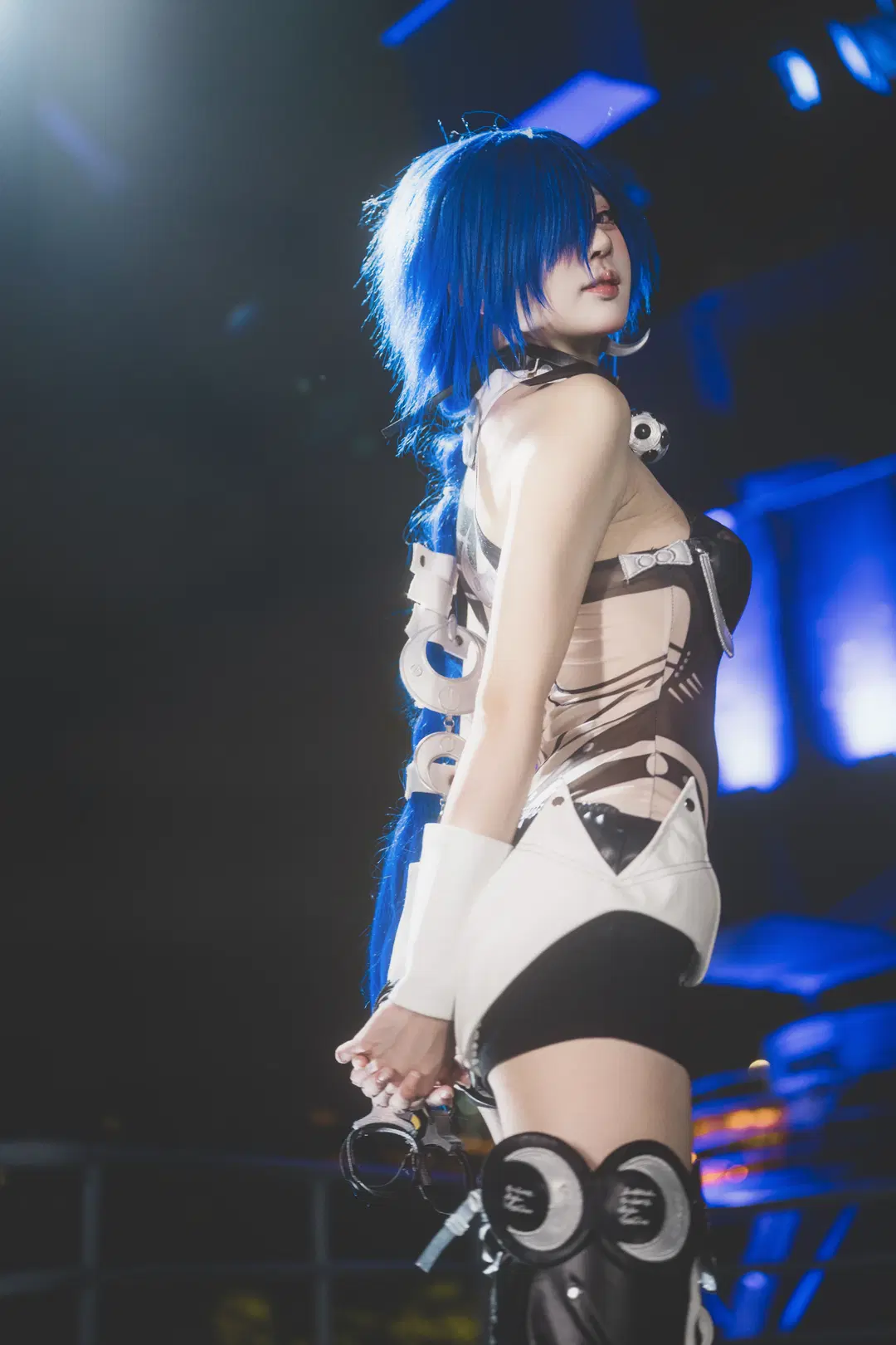 [Promeia cosplay] Mechanical Textures of Zenless Zone Zero Harmonizing Flawlessly with Nightscapes by Takyi柒月 - Image 2