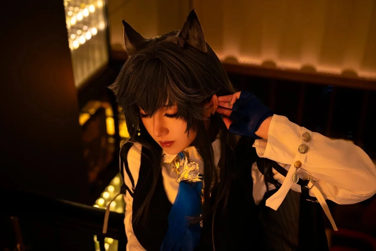 [Texas the Omertosa cosplay] Arknights Nightwalker: Languor and Austere Cool in a Retro Ambiance by 装gay被打 - Image 3