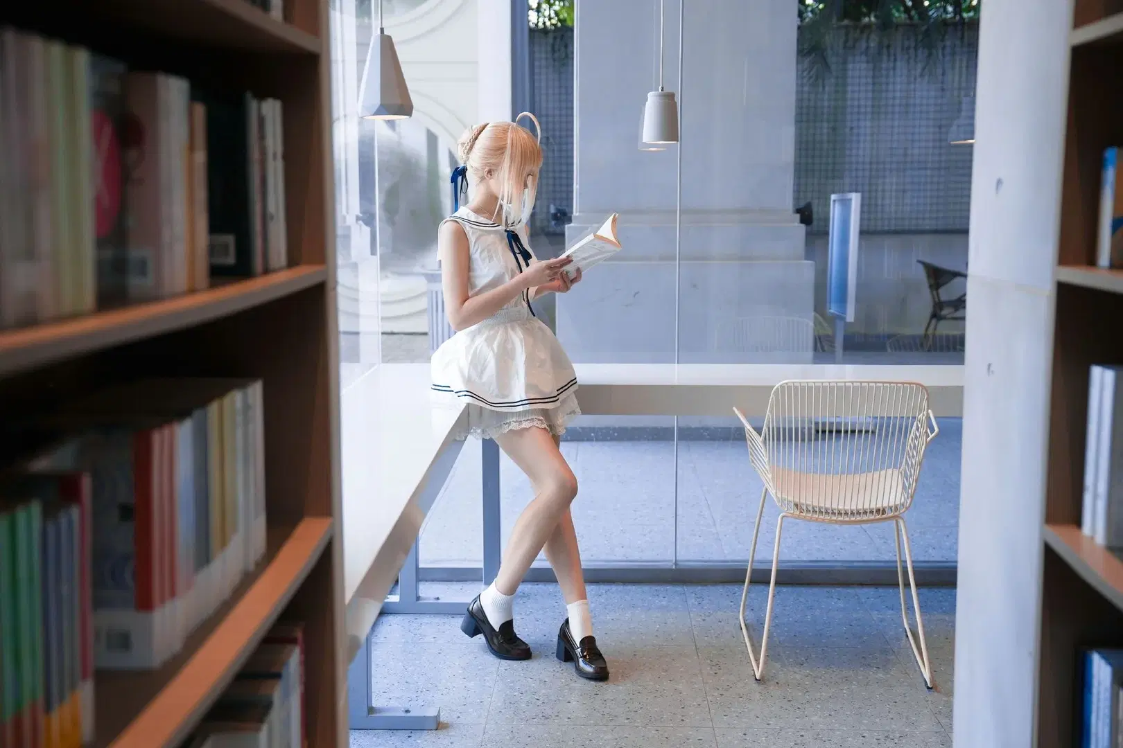 【阿尔托莉雅cos】Fate女主角的图书馆摸鱼日常 - 装gay被打 - 第2张