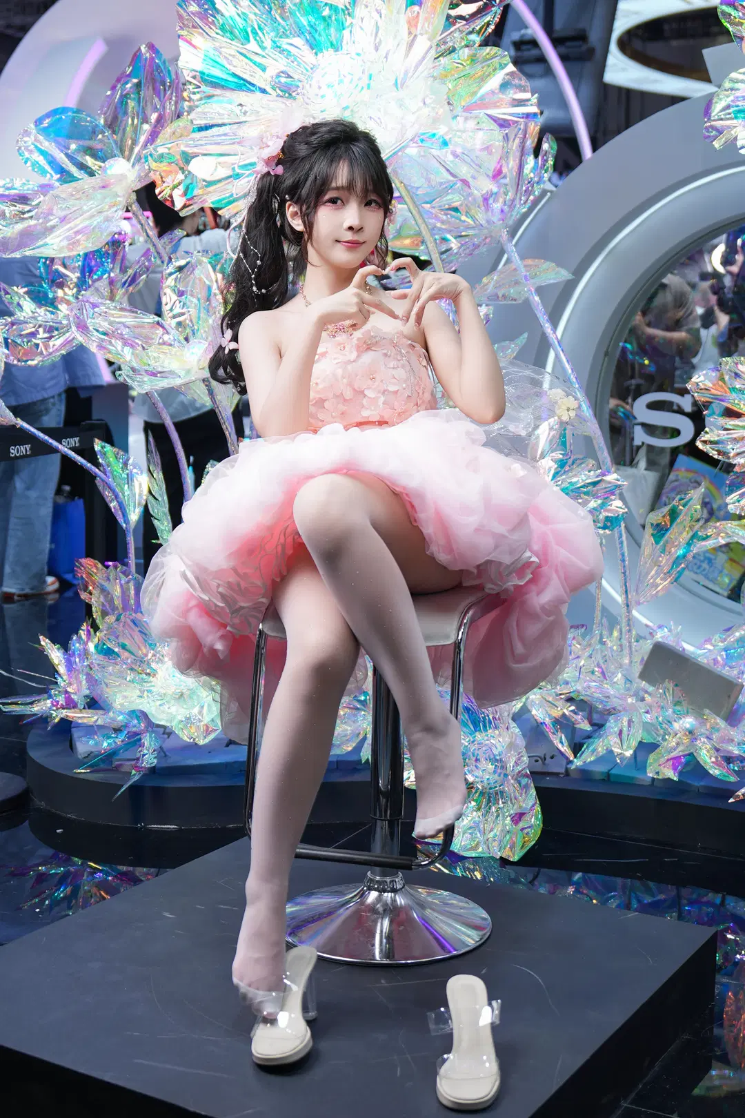 【祥鳳コスプレ】碧藍ブースに咲くピンクチュールドレスのイベント写真：ソニー A7C II＆白ストッキング - 白夜leon - 3枚目