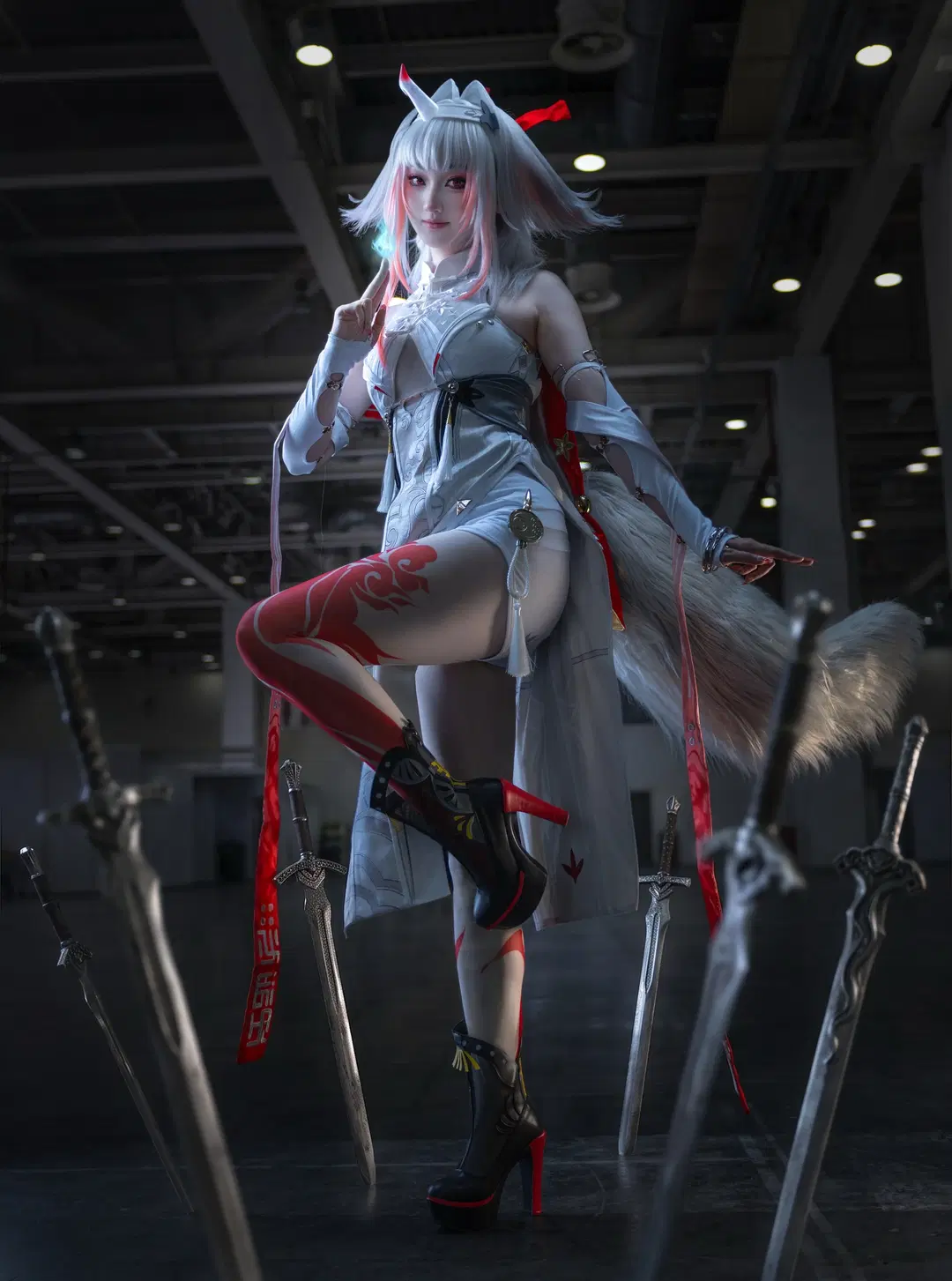 叶瞬光cos, 绝区零, 漫展场照, cosplay摄影, 红白丝袜