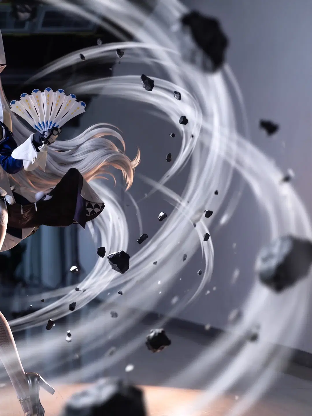 [Velina cosplay] Tea Party Preparations for Velina in Zenless Zone Zero: Combat Stance with White Stockings and a Lance by 是_猫呀 - Image 2